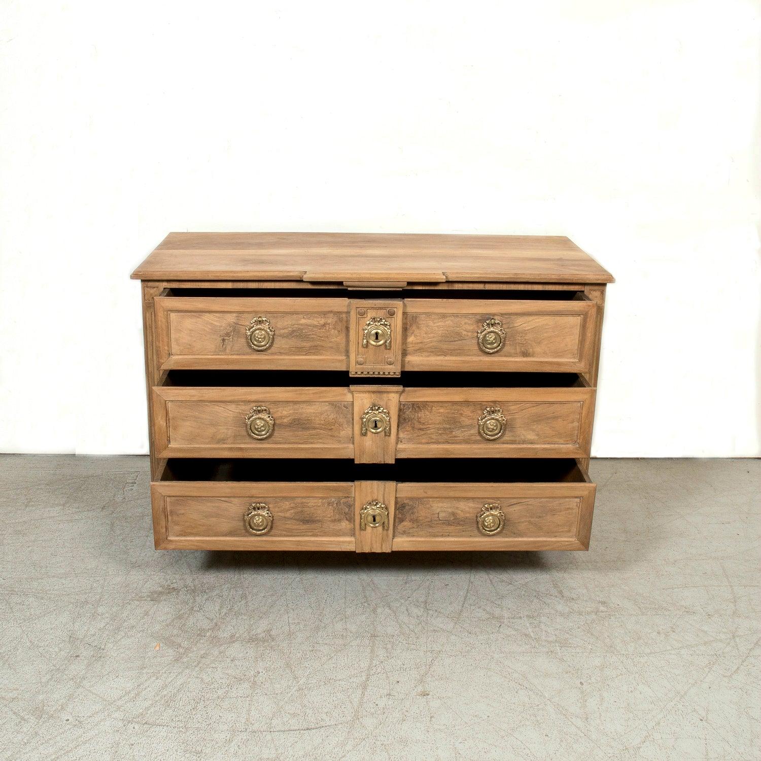 18th Century French Louis XVI Period Bleached Walnut and Burl Walnut Commode For Sale 6