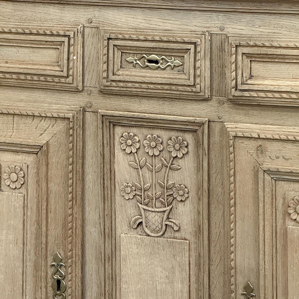 18th Century French Louis XVI Period Buffet in Stripped Oak For Sale 5