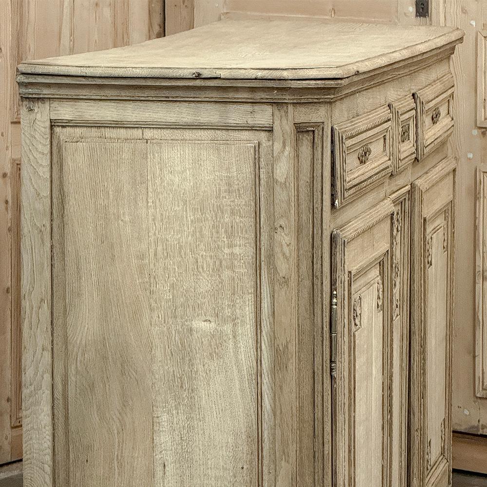 18th Century French Louis XVI Period Buffet in Stripped Oak For Sale 6