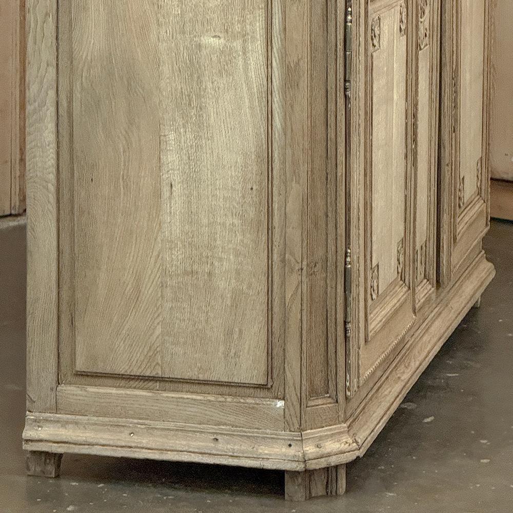 18th Century French Louis XVI Period Buffet in Stripped Oak For Sale 7