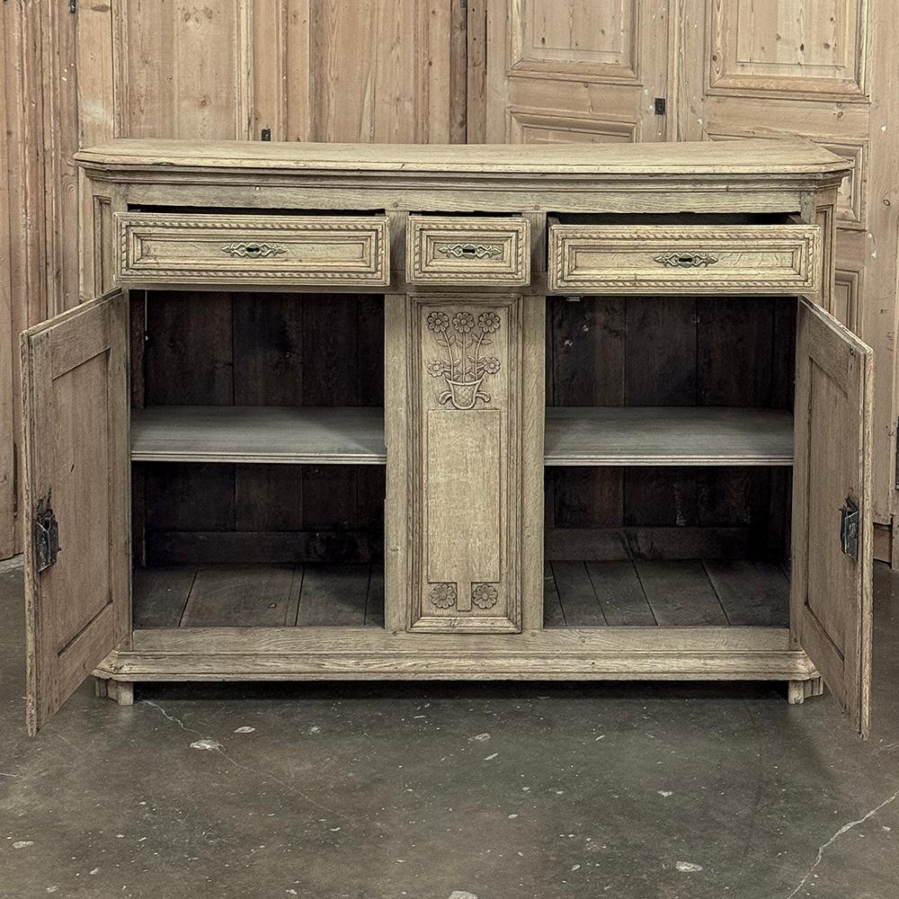 18th Century French Louis XVI Period Buffet in Stripped Oak For Sale 10