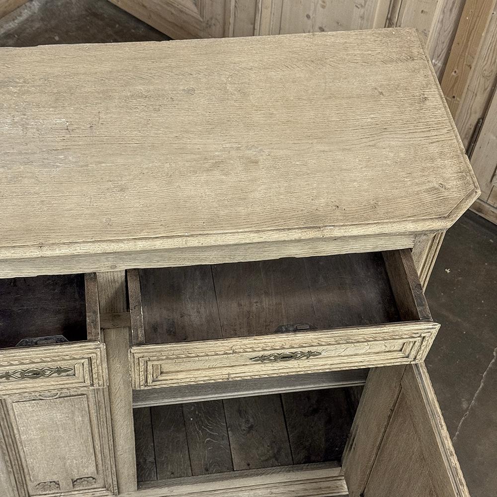 18th Century French Louis XVI Period Buffet in Stripped Oak For Sale 13
