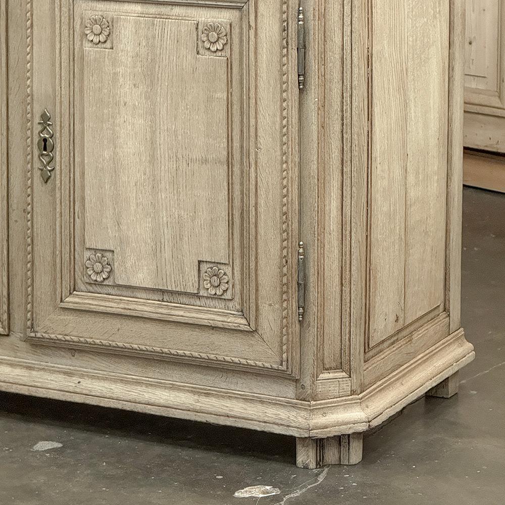 18th Century French Louis XVI Period Buffet in Stripped Oak For Sale 4