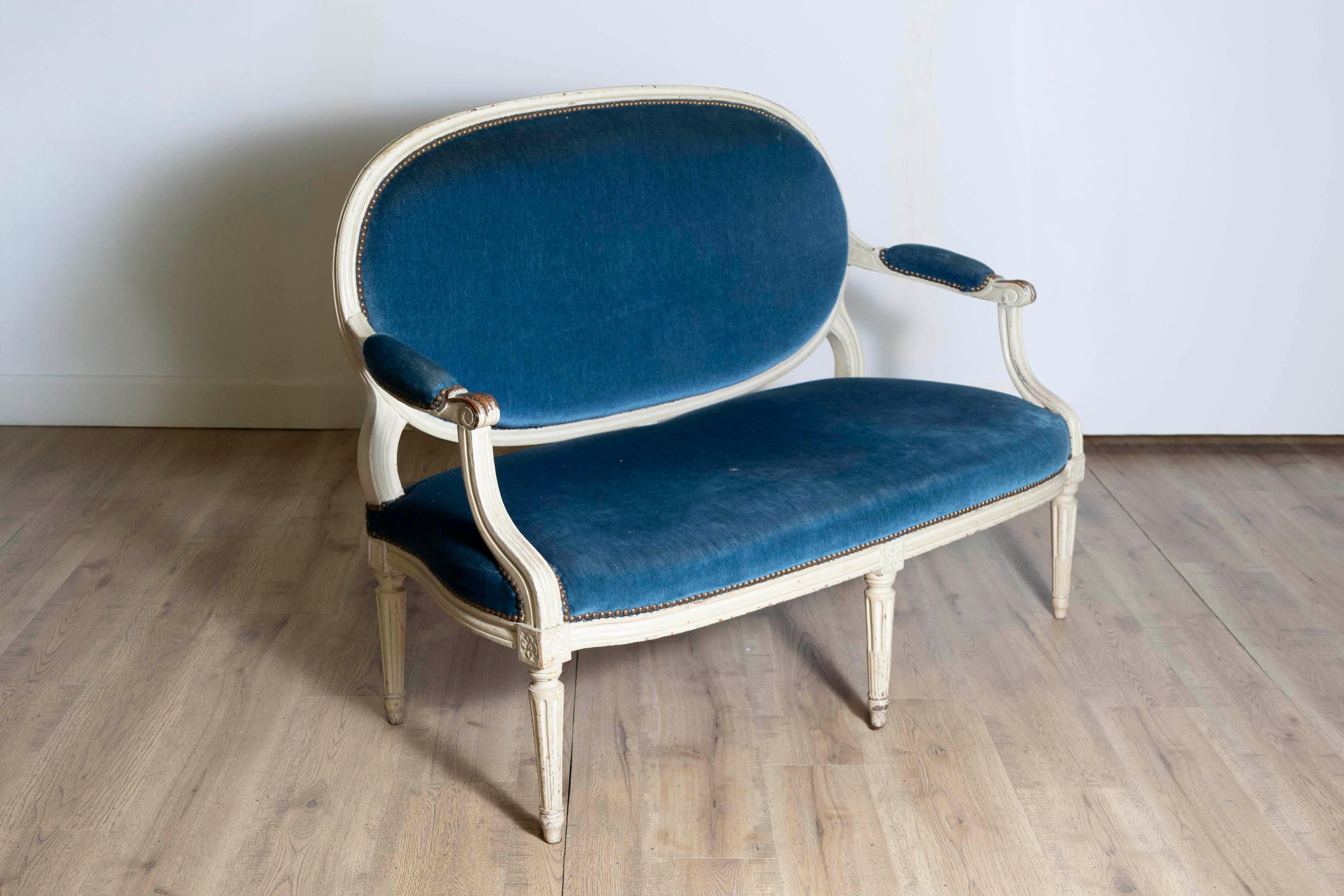 Neoclassical 18th Century French Louis XVI Period Canape Circa 1790 For Sale