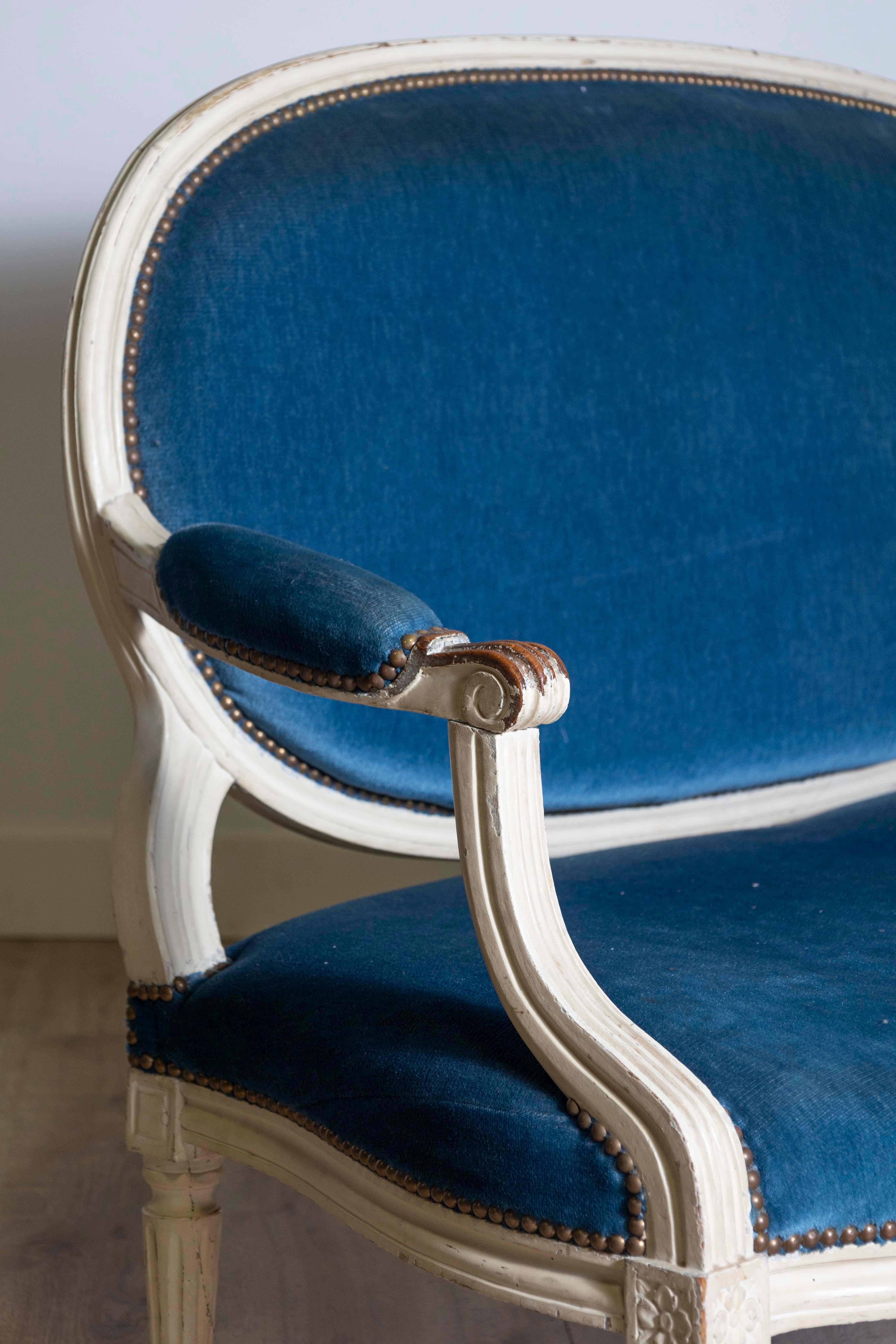 18th Century and Earlier 18th Century French Louis XVI Period Canape Circa 1790 For Sale