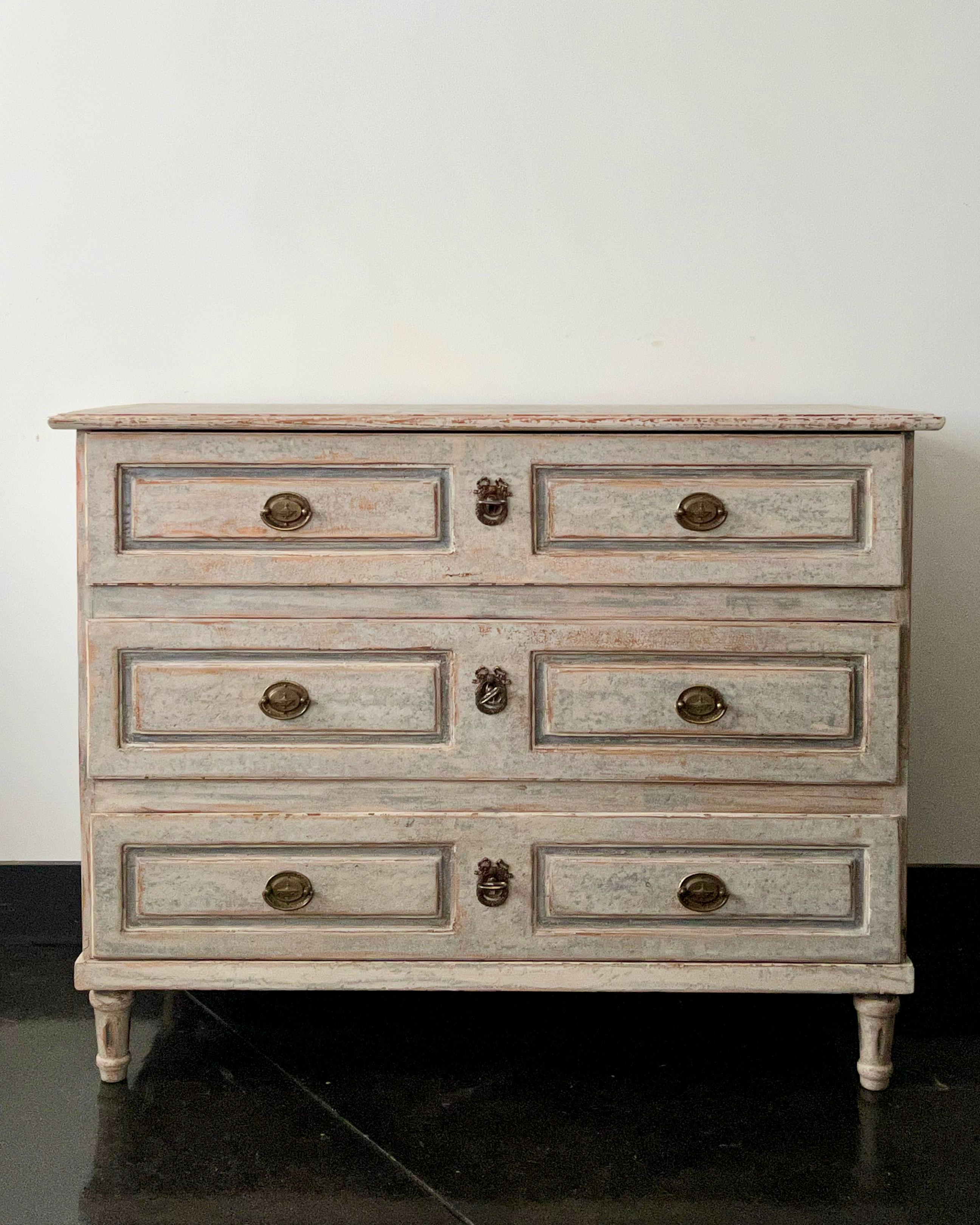 18th century French Louis XVI period chest of drawers with chest of three sizeble drawers with raised panel drawer fronts, original hardwares on tapered carved legs.
Hand painted re-finish.
 