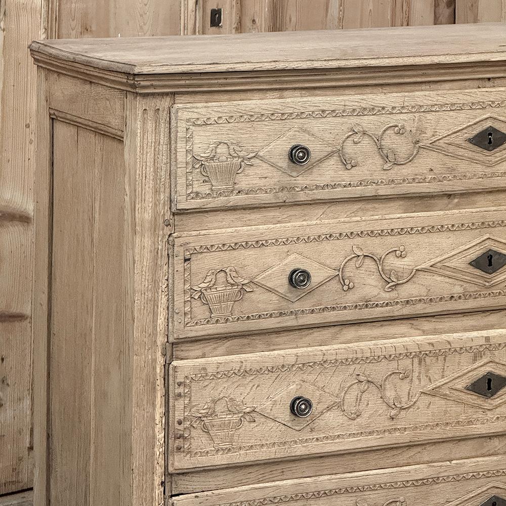 Commode francese del XVIII secolo di epoca Luigi XVI in Oak scortecciato In condizioni buone in vendita a Dallas, TX