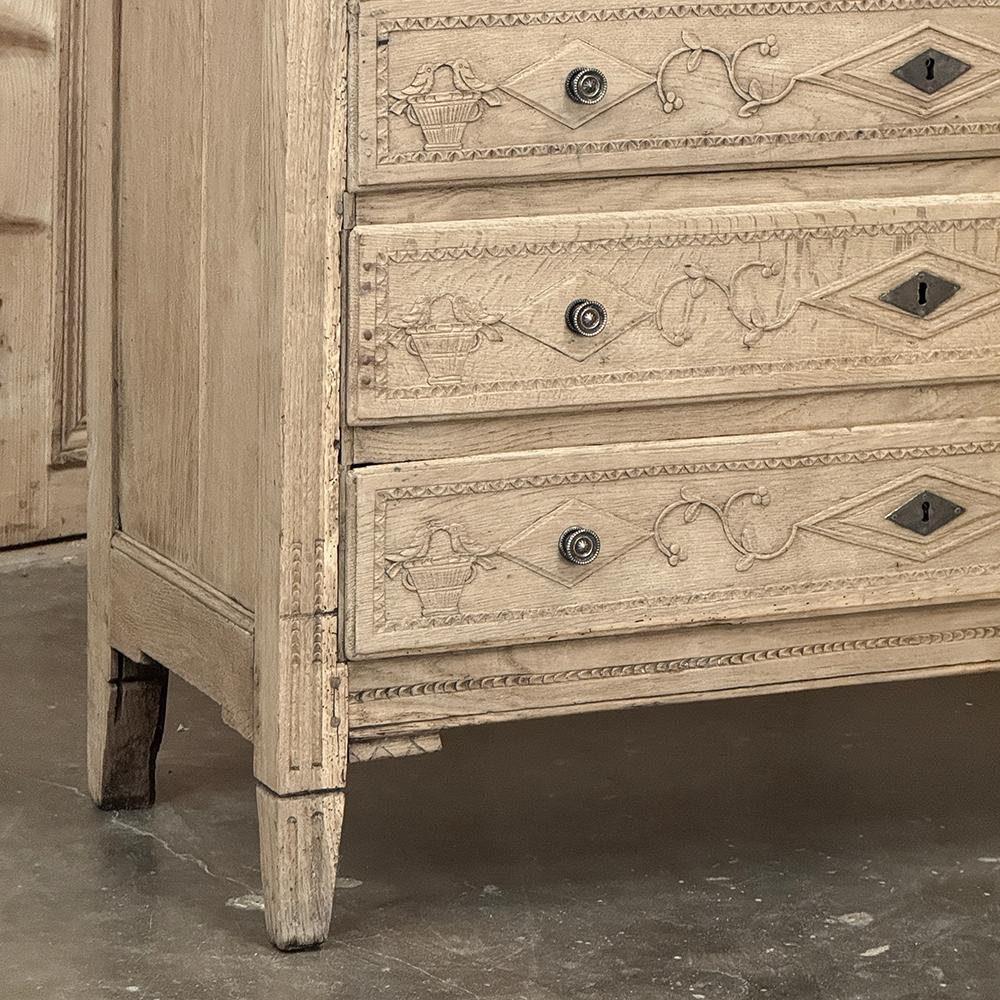 Fine XVIII secolo Commode francese del XVIII secolo di epoca Luigi XVI in Oak scortecciato in vendita