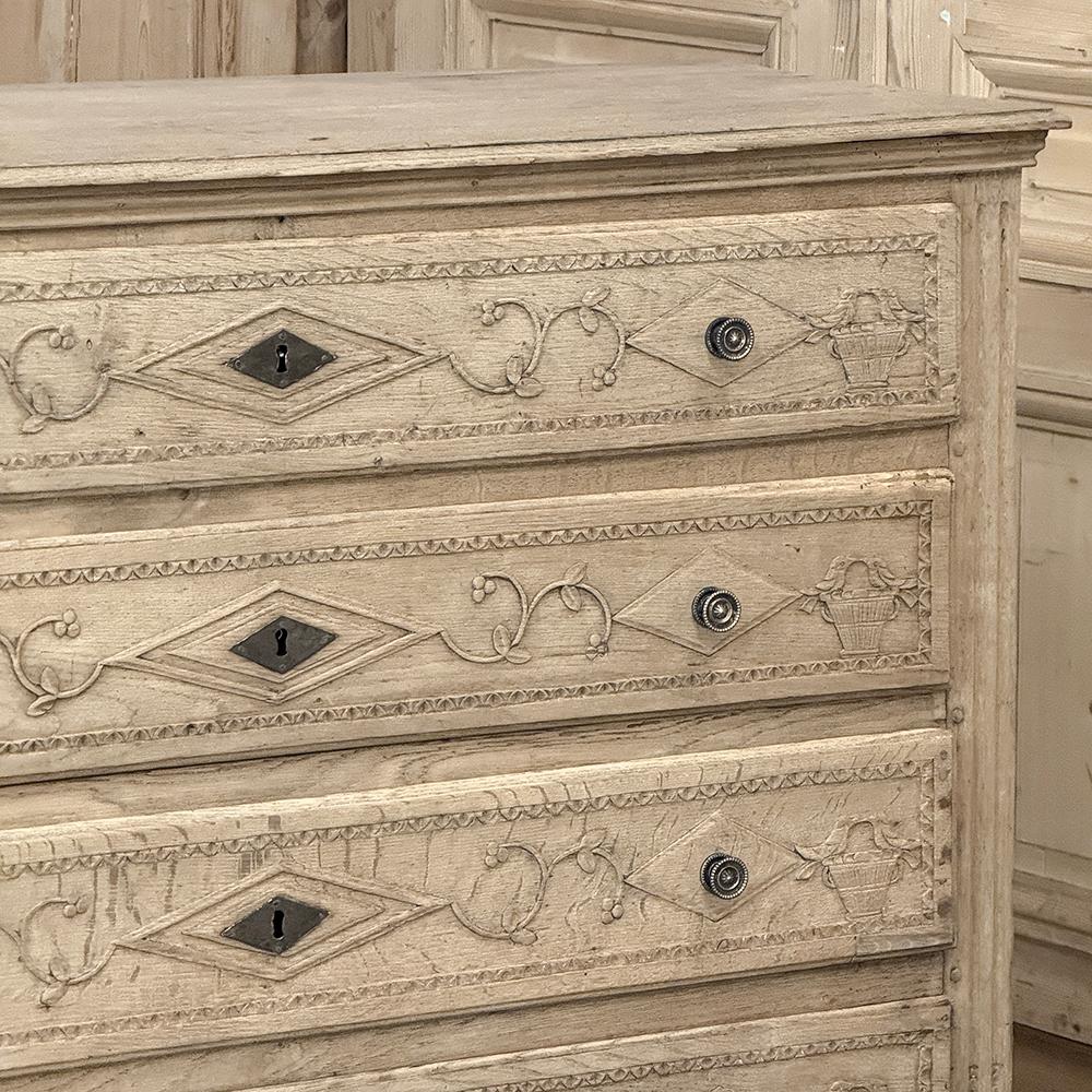 Ottone Commode francese del XVIII secolo di epoca Luigi XVI in Oak scortecciato in vendita