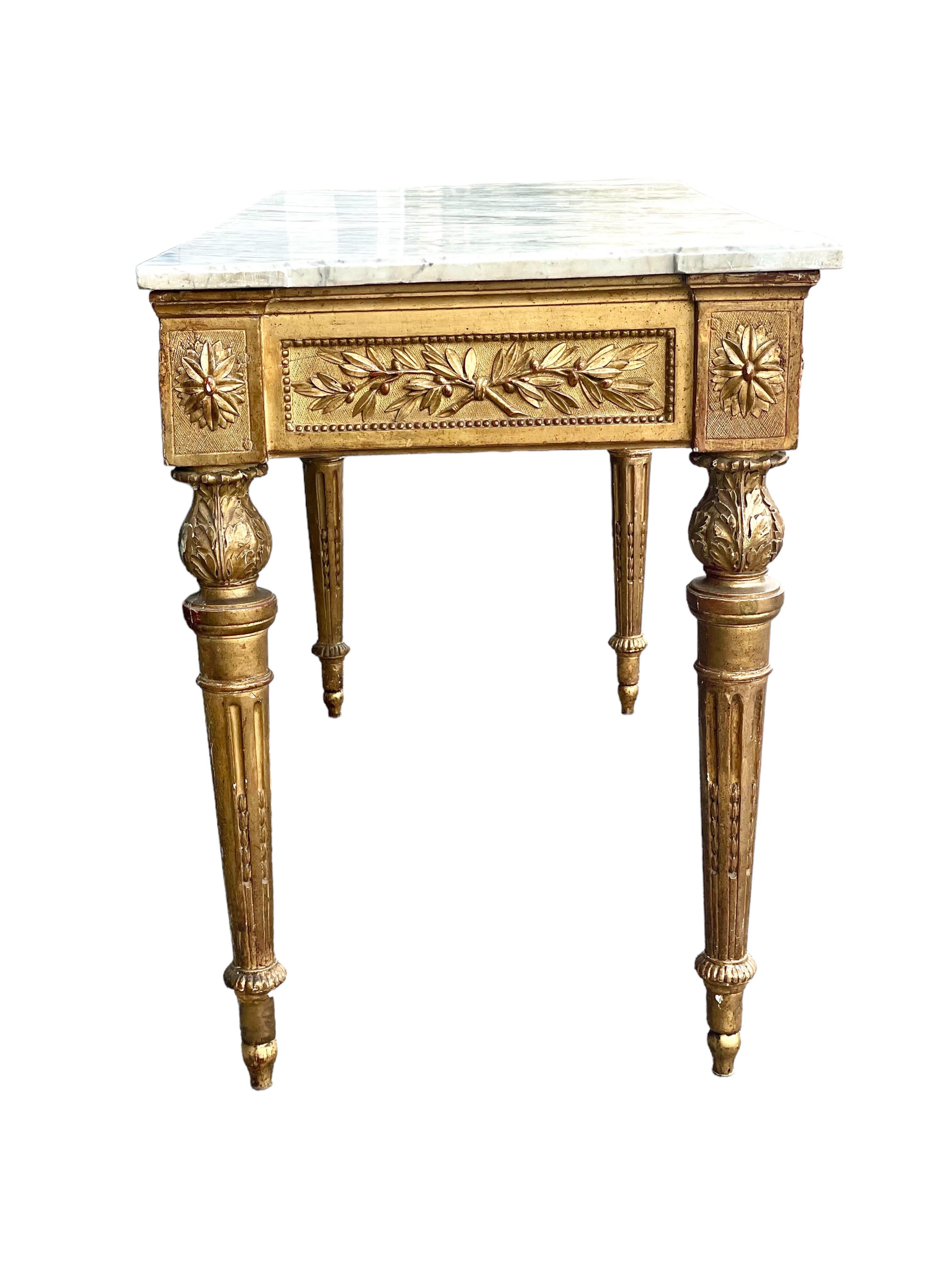 Seltene opulente Konsole aus vergoldetem Holz aus dem 18. Jahrhundert, um 1770 (Französisch) im Angebot