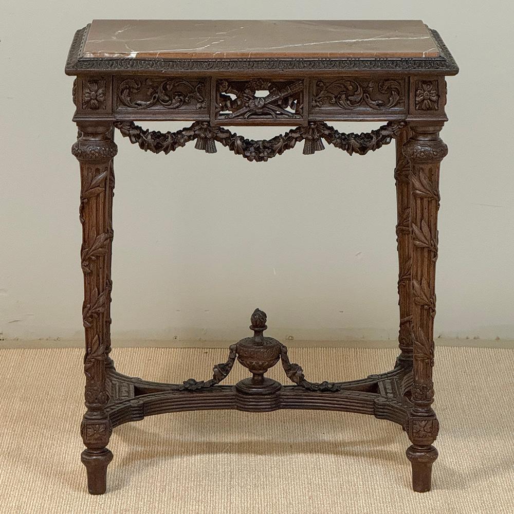Sculpté à la main Table d'appoint d'époque Louis XVI du XVIIIe siècle, à plateau de marbre en vente
