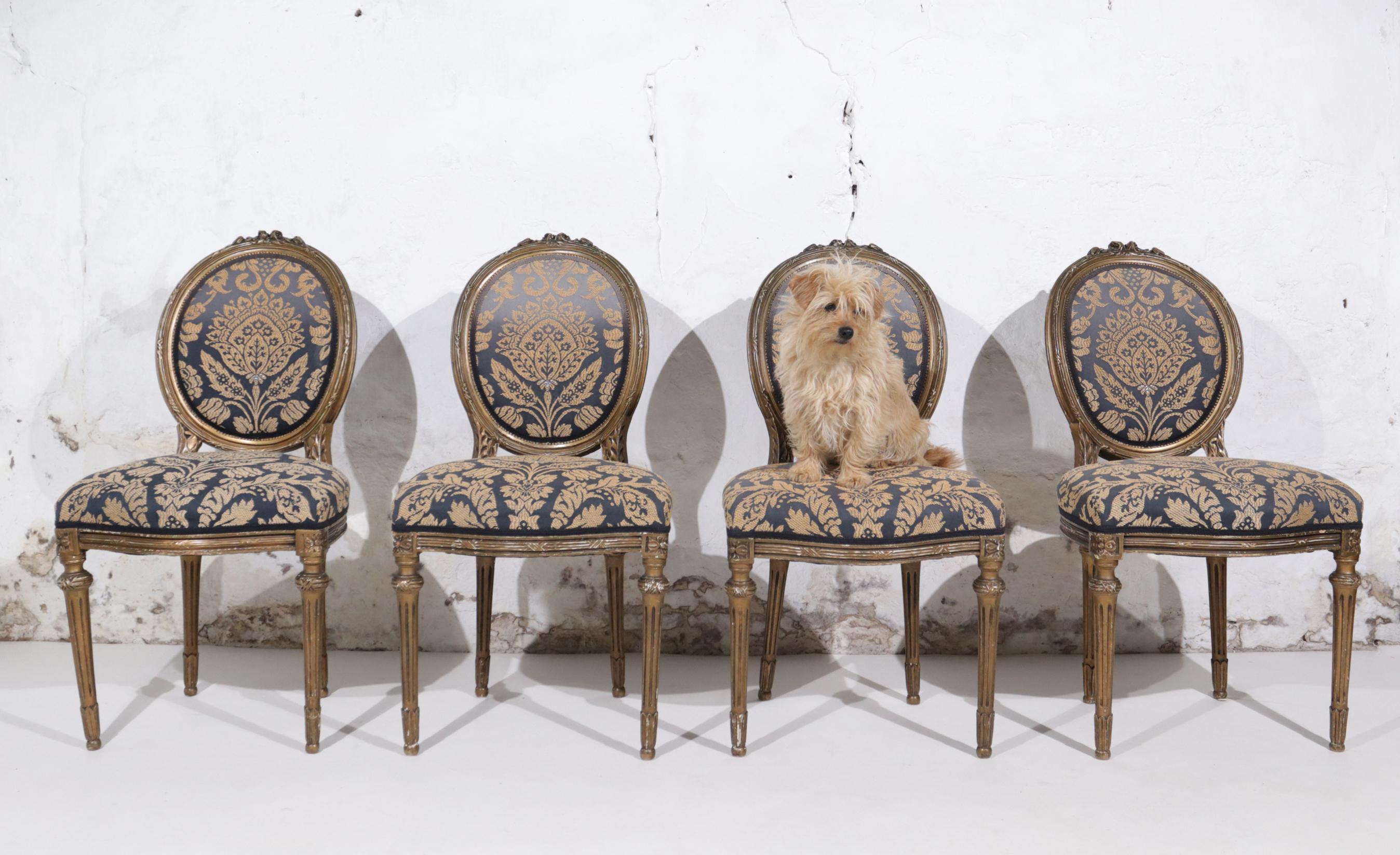 Beautiful Louis XVI side chairs.
Original period pieces, France, circa 1770-1790.
The frame has a gold finish and is weathered, minor losses and old repairs. Despite their advanced age, the chairs are relatively stable, but our advice is to use