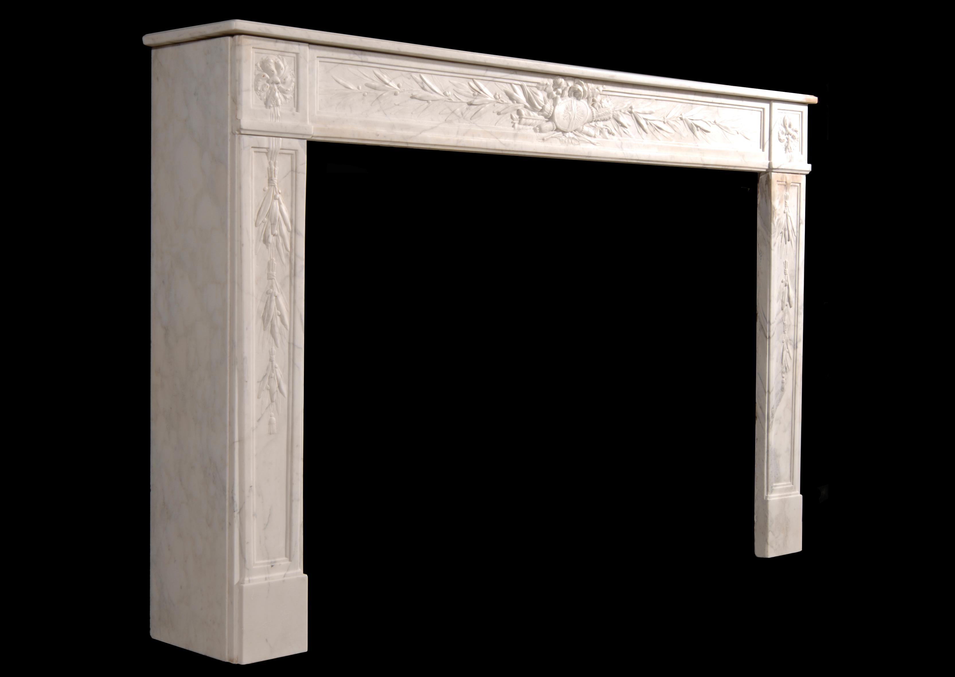 18th Century French Louis XVI Veined White Marble Fireplace In Good Condition For Sale In London, GB
