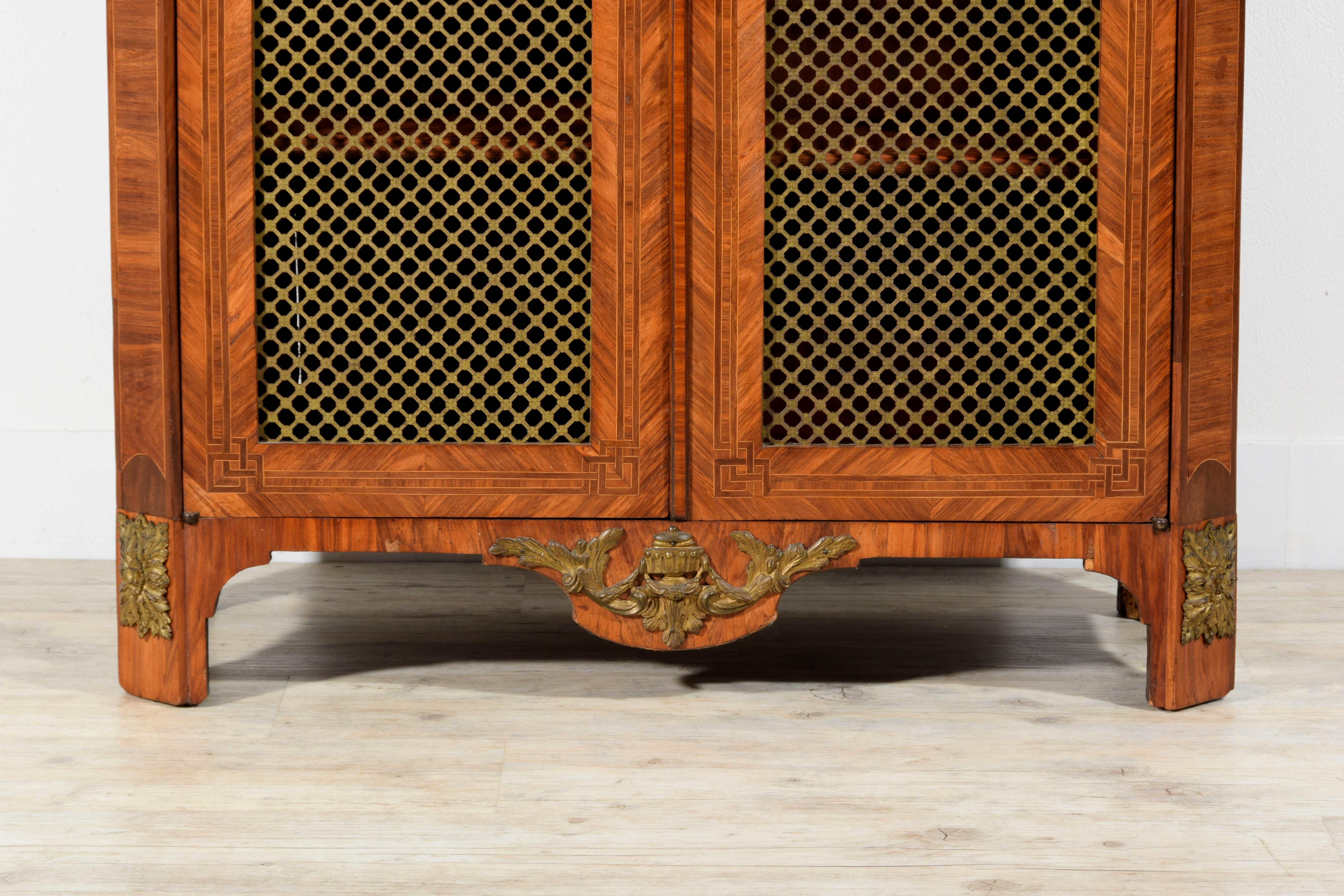 Französisches Louis-XVI-Holz-Sideboard aus dem 18. Jahrhundert von Conrad Mauter (Intarsie) im Angebot
