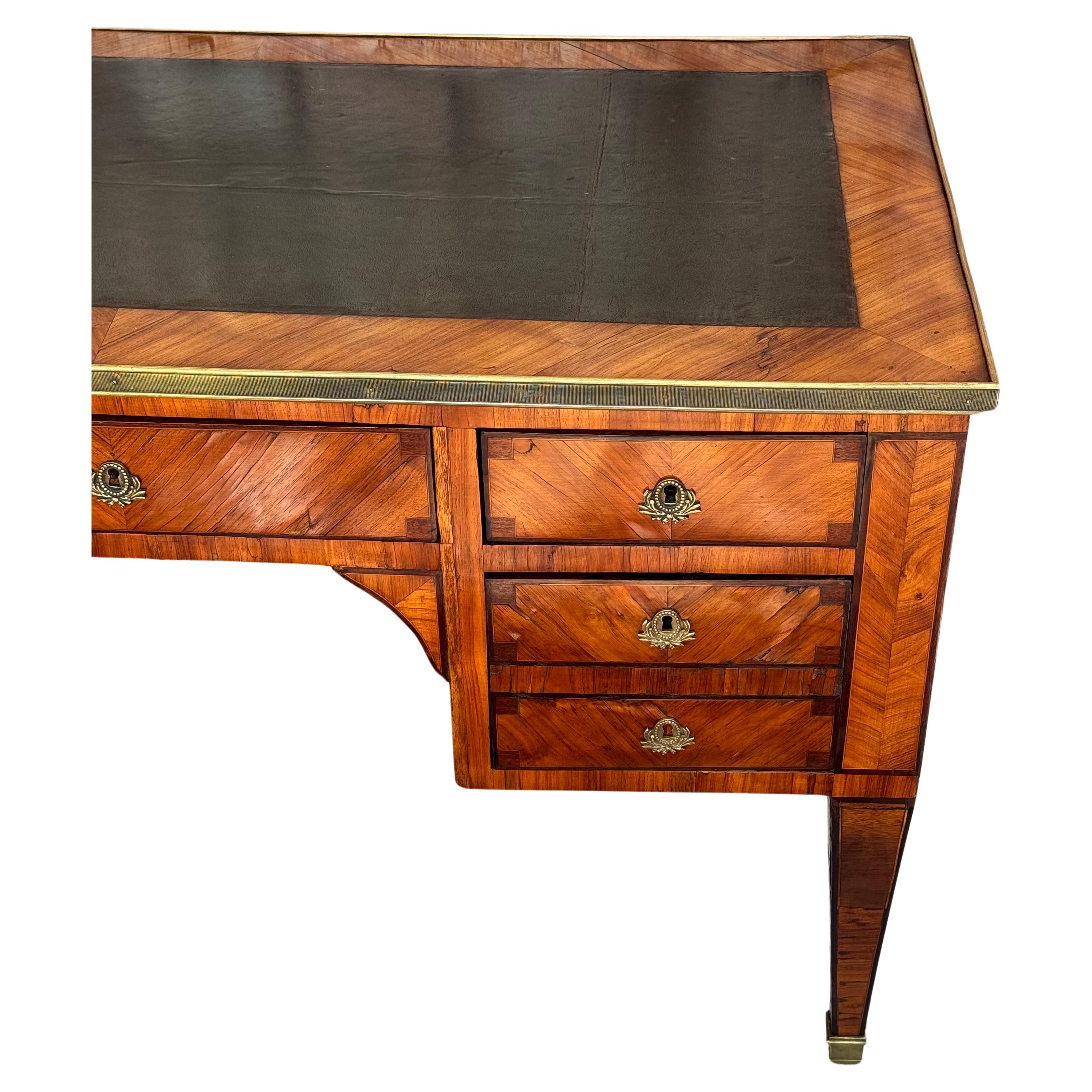 18th Century French Louis XVI Writing Desk For Sale 4