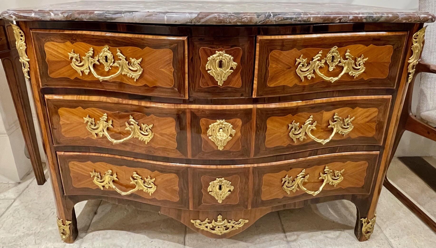 Elegant 18th century French mahogany and kingwood commode. Exceptional quality, featuring beautiful inlaid wood pattern, bronze mounts and a marble top. The piece is signed by M. Magnien. Superb!