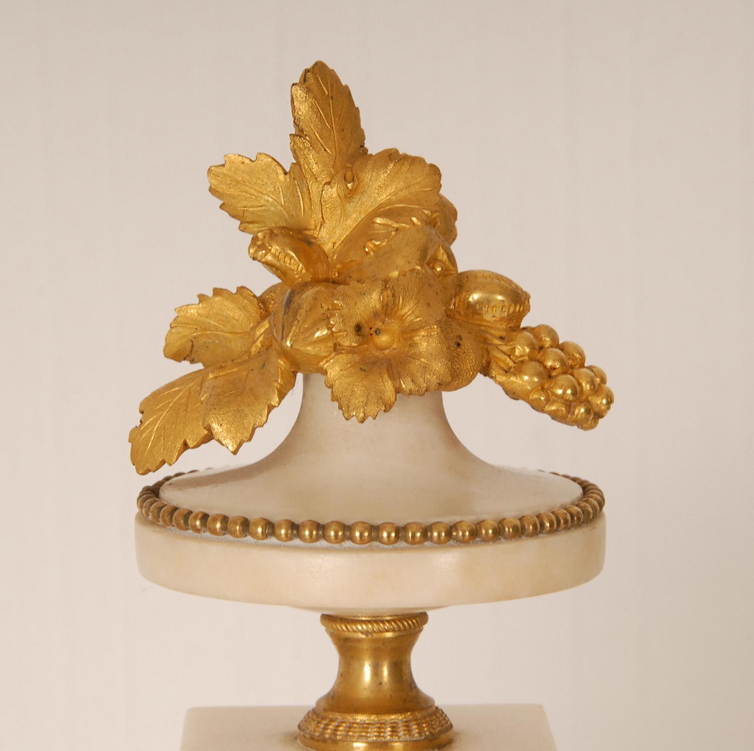 18th Century French Mantel Clock Pendulum White Marble Ormolu Gold Gilded Bronze 6
