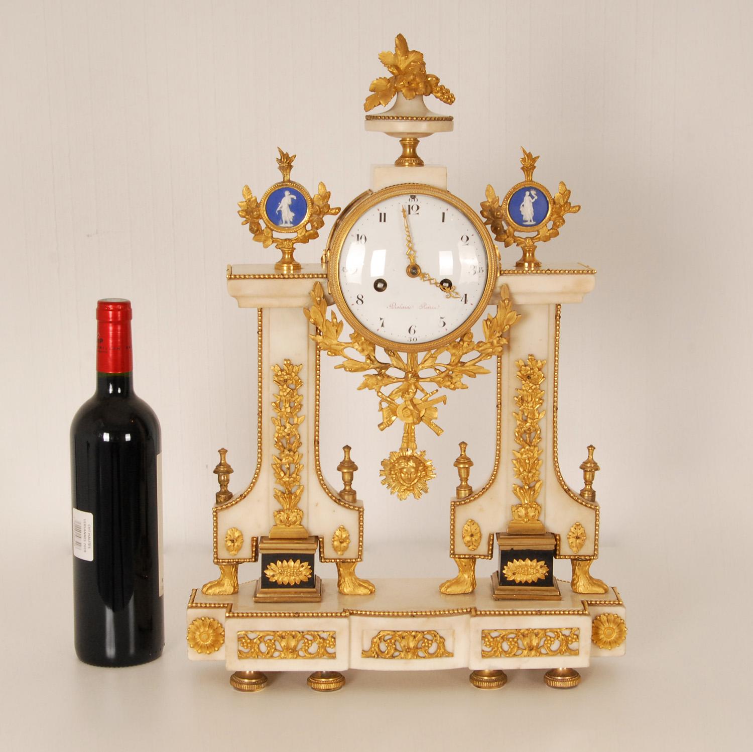 18th century French Louis XVI style and period mantel clock pendulum
Style: Louis XVI, Georgian, Antique, French, Neo classical
Material white marble, Mercury gold gilded bronze, Ceramic Wedgwood, glass
Origin: France, Paris, 18th century Date of