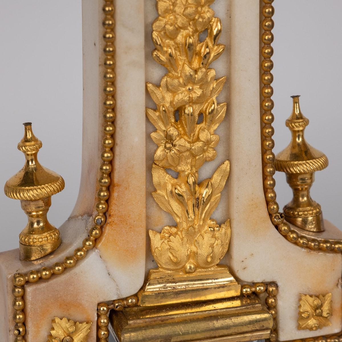 Pendule en marbre et bronze doré du XVIIIe siècle, Claude Charles François Filon en vente 11