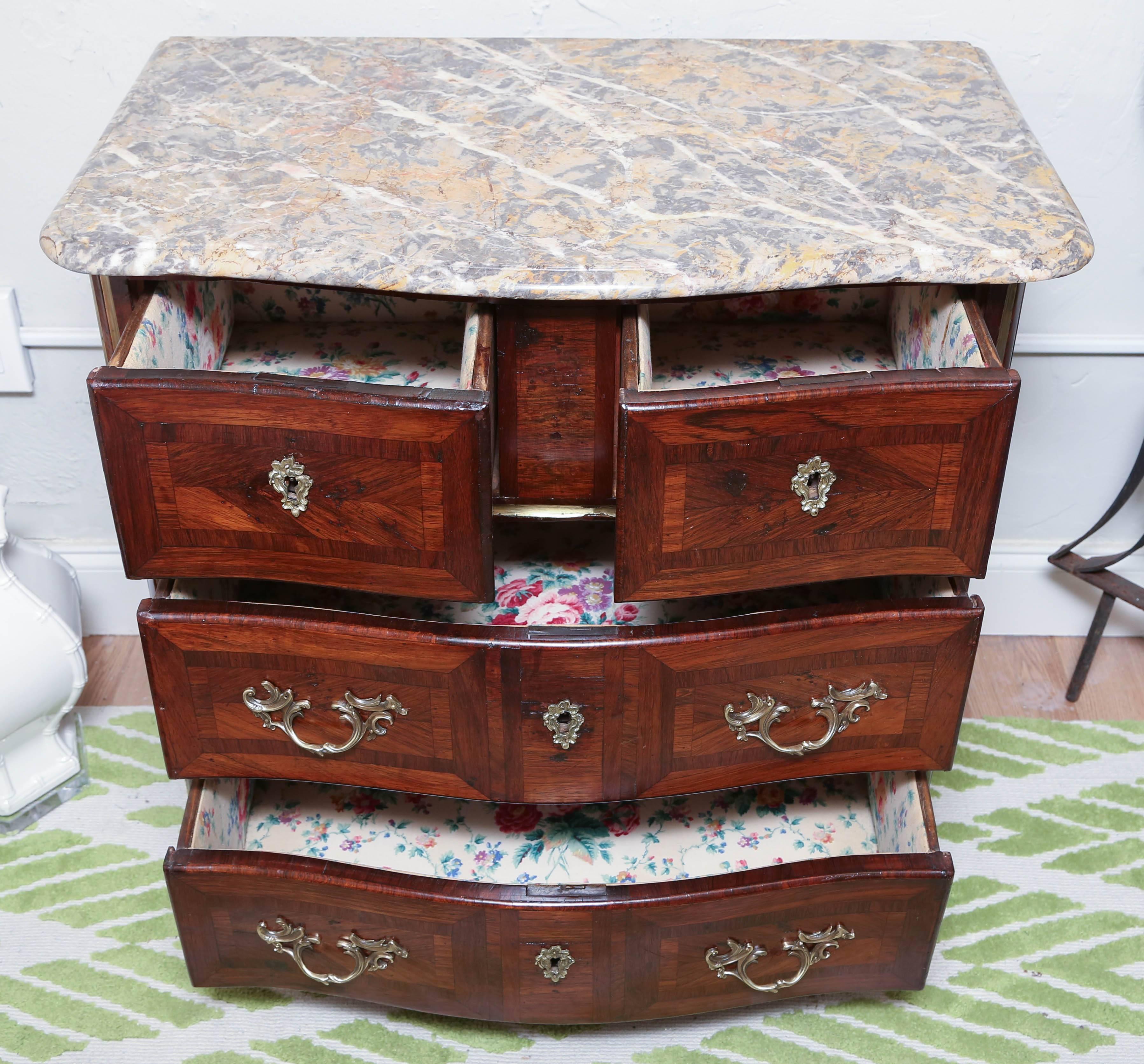 18th Century French Marble-Top Commode For Sale 2