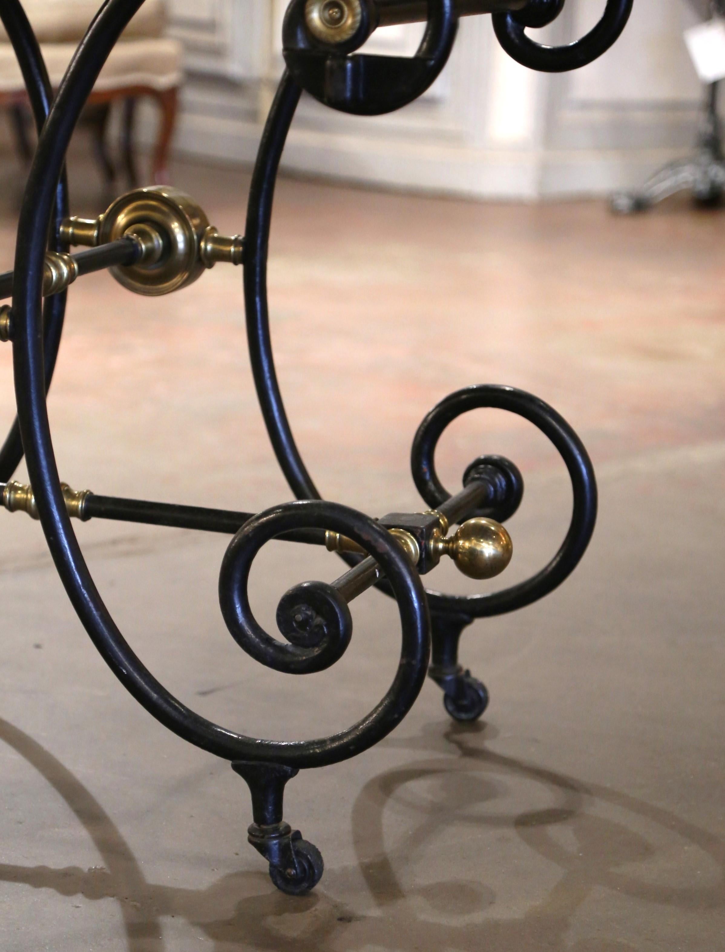 Table de pâtisserie française du 18ème siècle avec plateau en marbre peint et montures en bronze 1