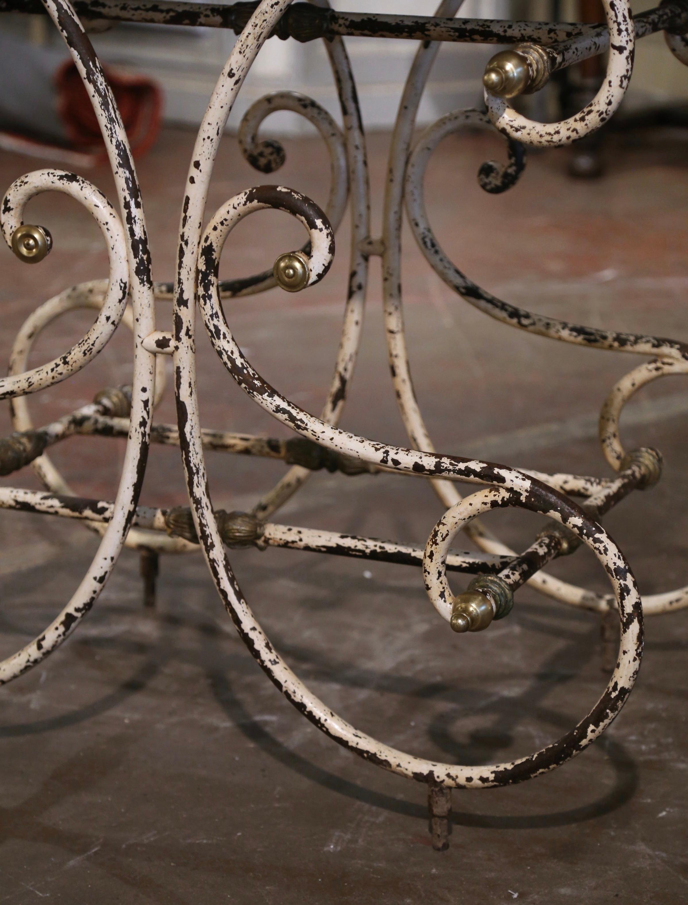 Table de pâtisserie française du 18ème siècle avec plateau en marbre peint et montures en bronze en vente 2