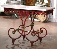 Table de pâtisserie française du 18ème siècle en fer peint en rouge avec montures en bronze