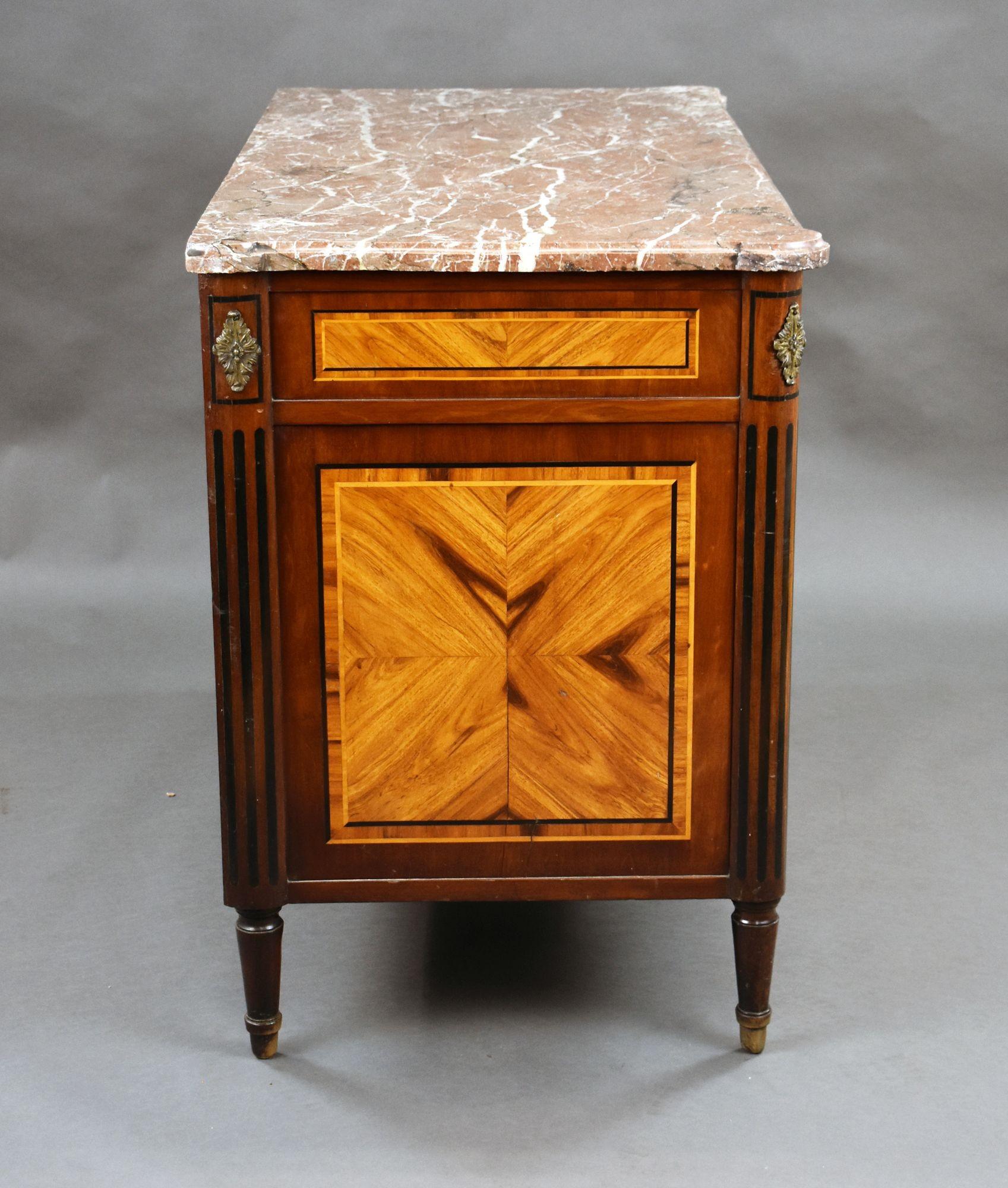 18th Century French Marble Topped Commode In Good Condition In Chelmsford, Essex