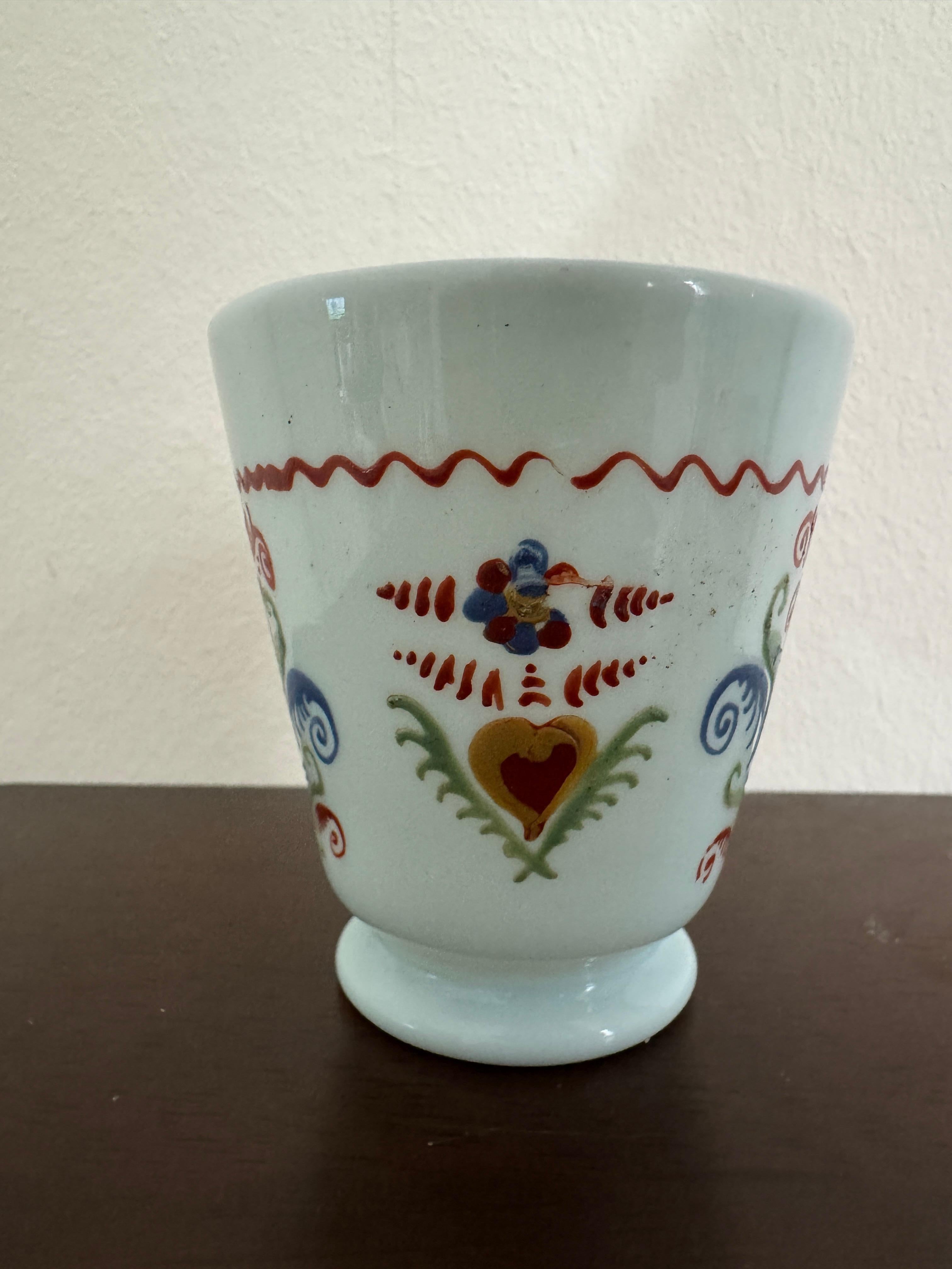 Français Gobelet français en verre dépoli du 18ème siècle en vente