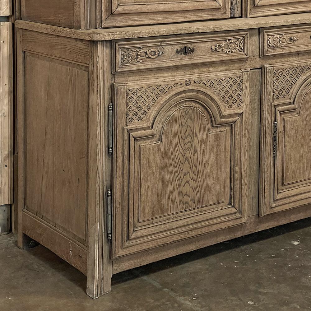 Buffet neoclassico francese del XVIII secolo a due corpi in Oak scortecciato in vendita 6