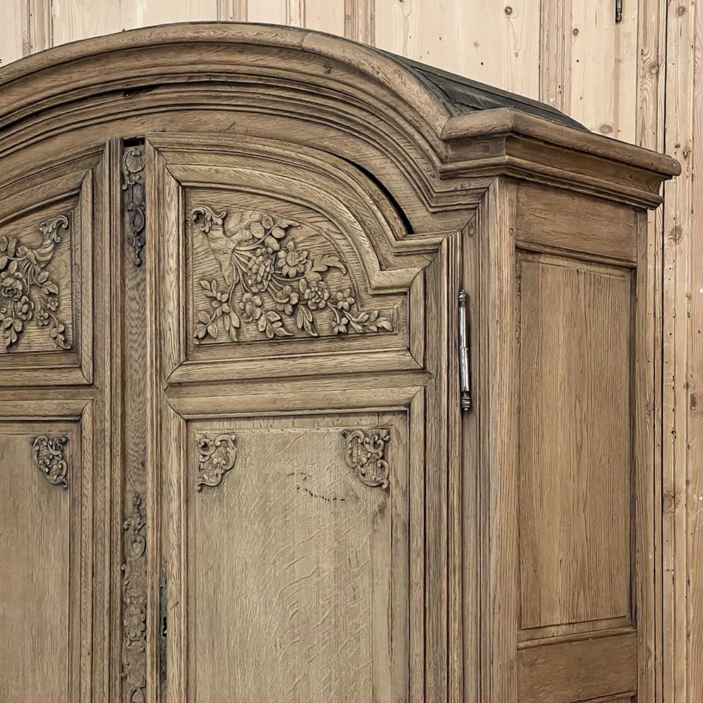 Buffet neoclassico francese del XVIII secolo a due corpi in Oak scortecciato in vendita 8