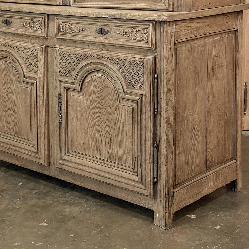 Buffet neoclassico francese del XVIII secolo a due corpi in Oak scortecciato in vendita 10