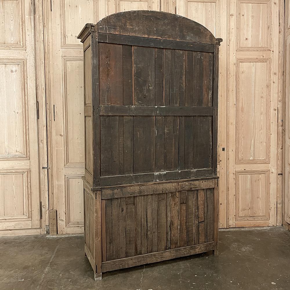 18th Century French Neoclassical Buffet a Deux Corps in Stripped Oak For Sale 14