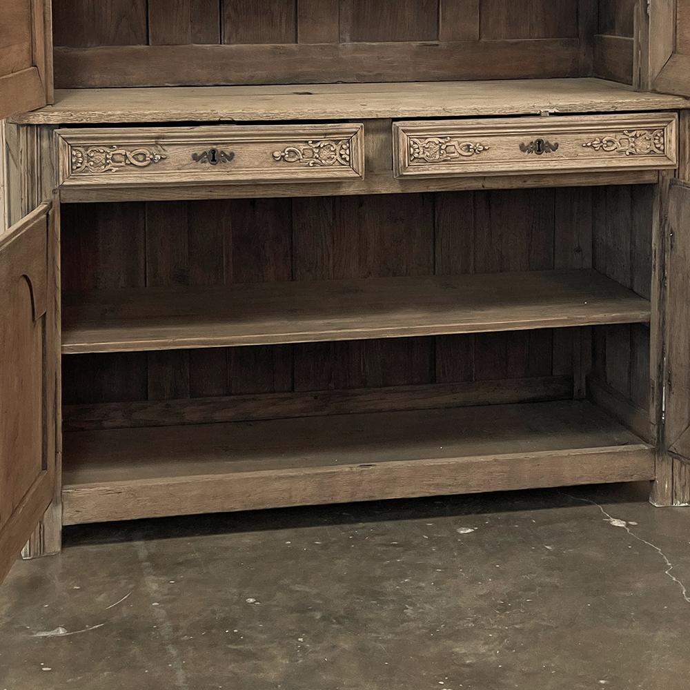 18th Century French Neoclassical Buffet a Deux Corps in Stripped Oak For Sale 3