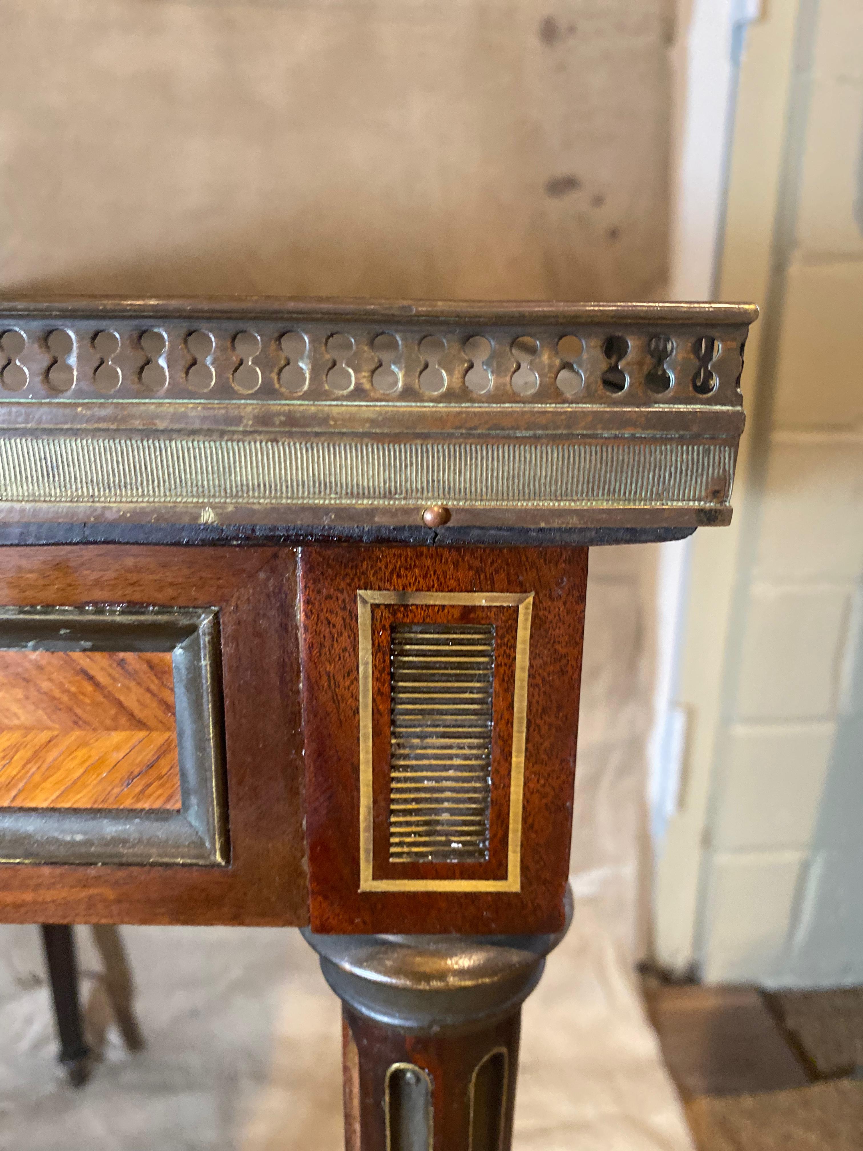 18th Century French Neoclassical Side Table For Sale 5