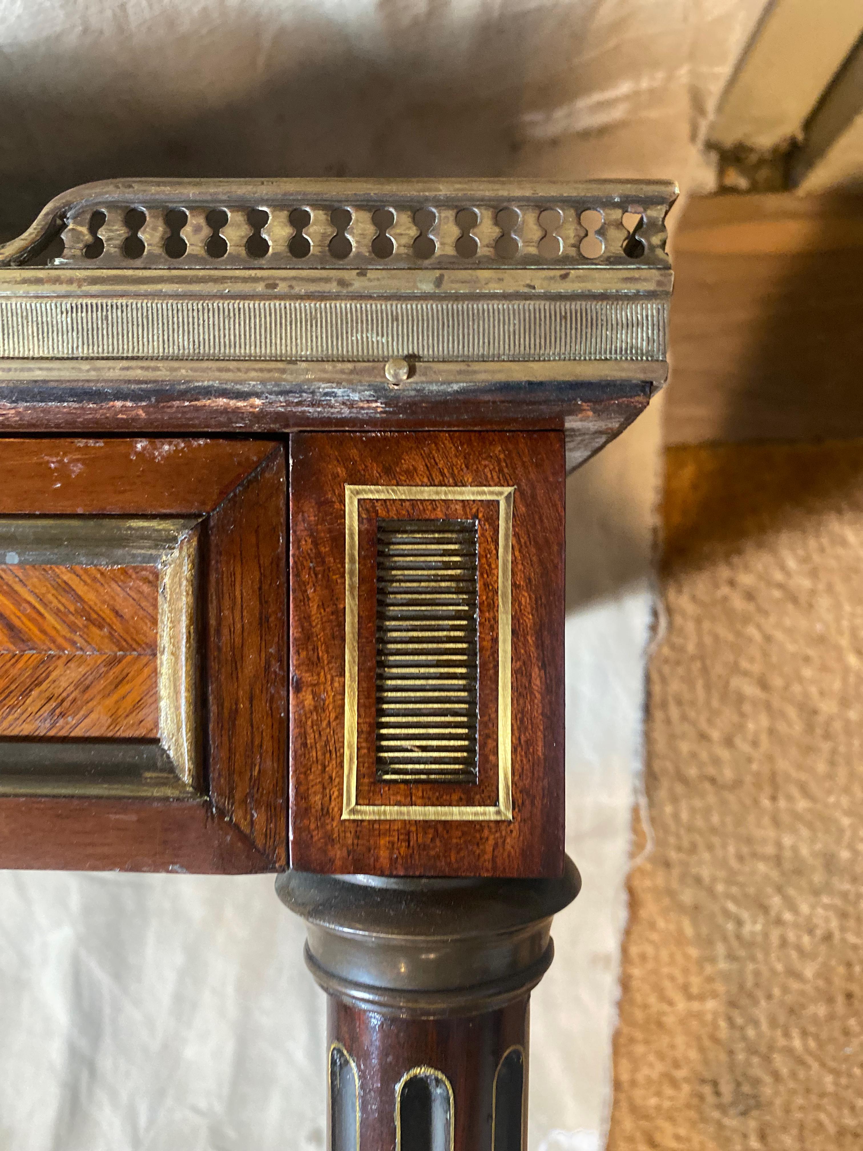 18th Century French Neoclassical Side Table For Sale 2