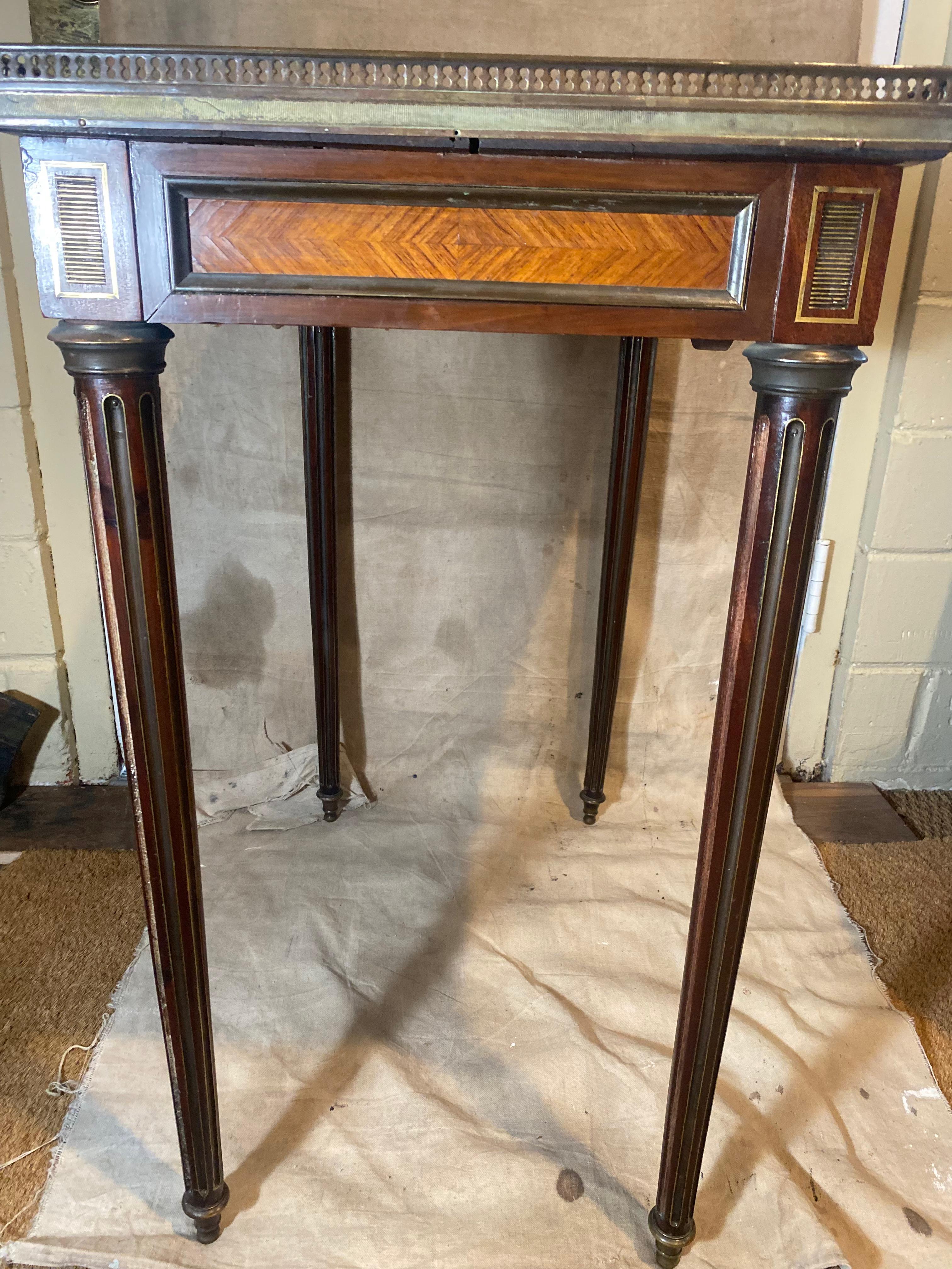 18th Century French Neoclassical Side Table For Sale 4