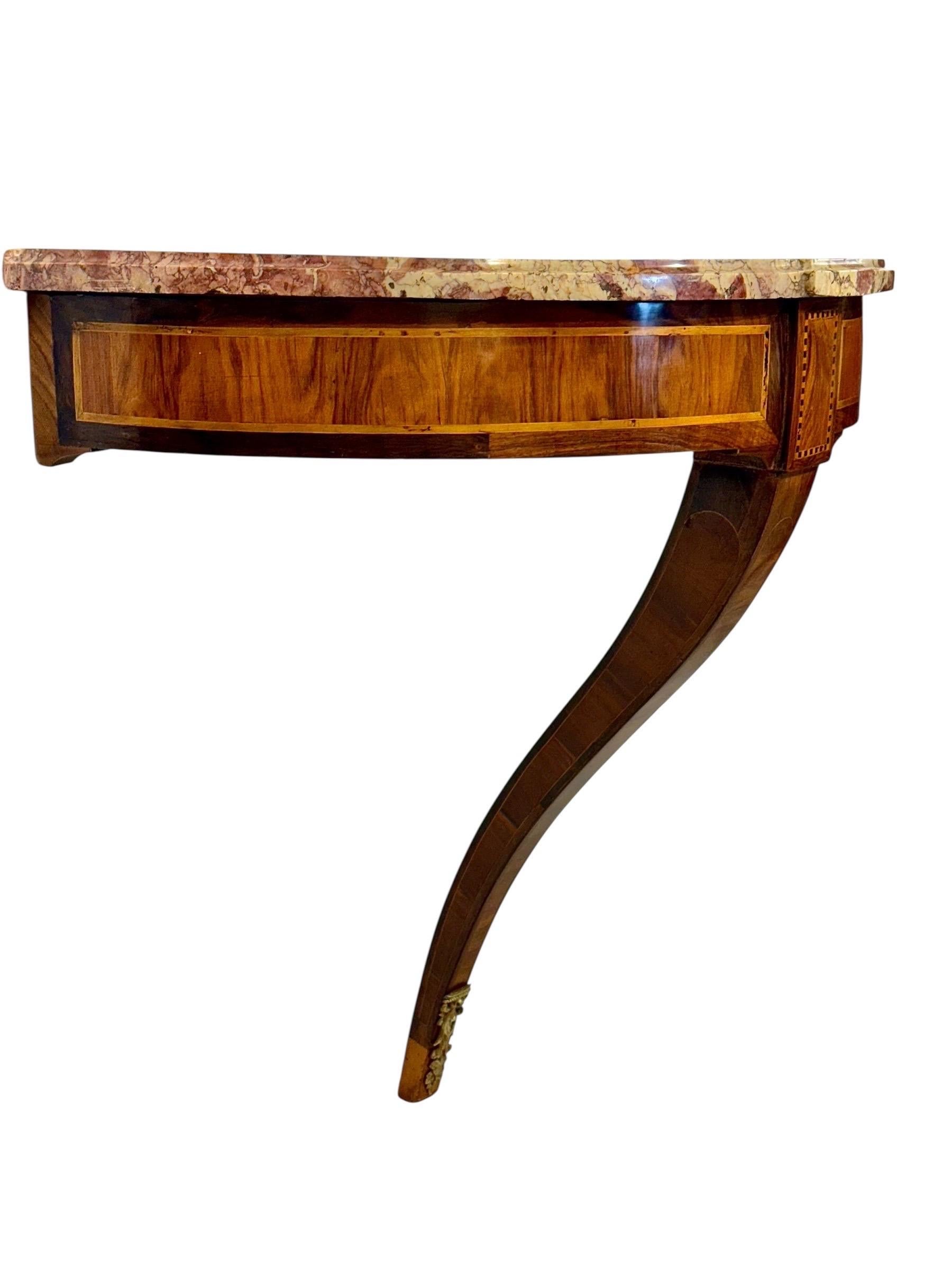 Néoclassique Console murale néoclassique française du XVIIIe siècle avec plateau en marbre en vente