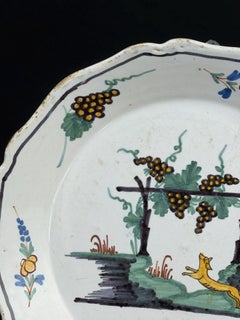 Assiette en faïence de Nevers du XVIIIe siècle, motif de raisin et de renard peint à la main, 8,9 pouces