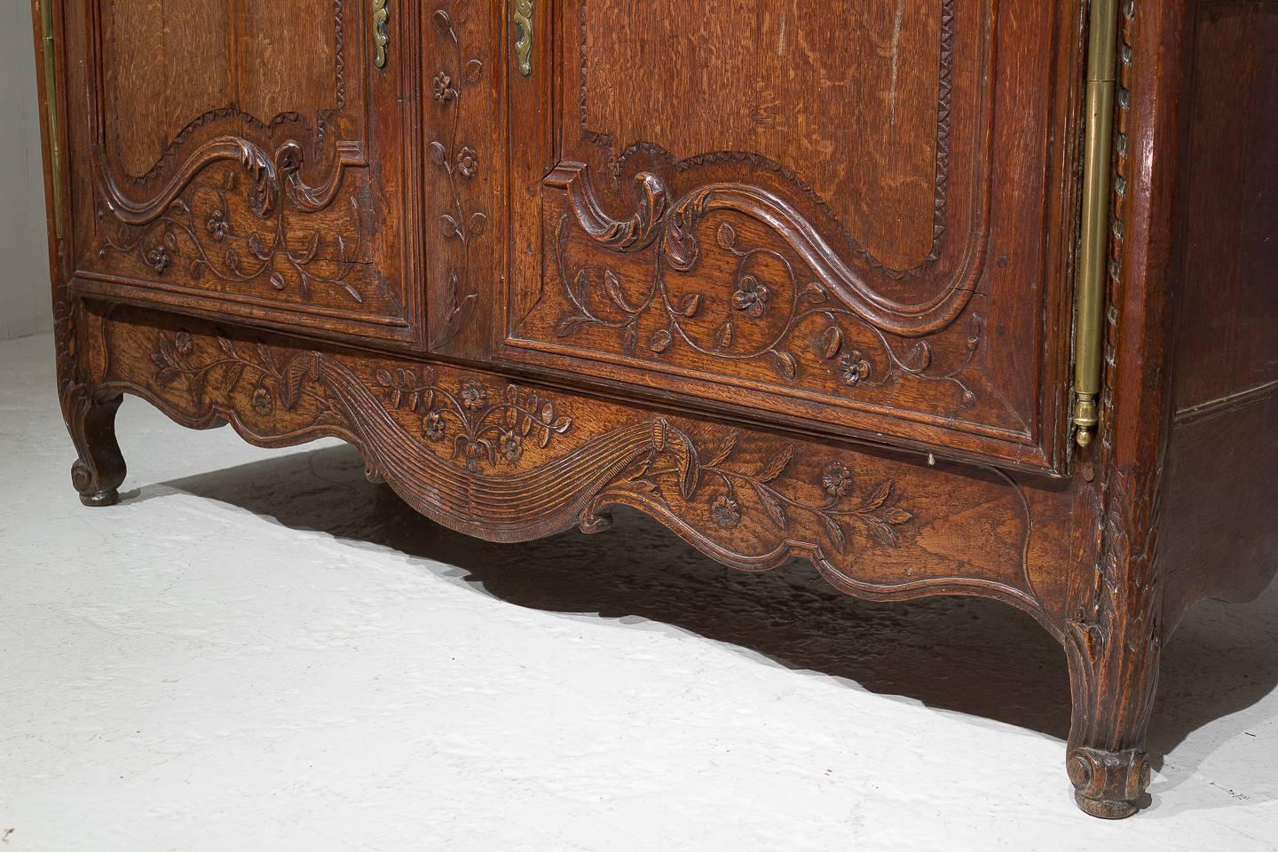 18th Century French Oak Armoire 5