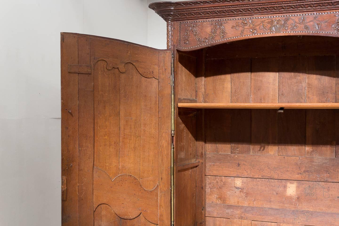 18th Century French Oak Armoire In Good Condition In Husbands Bosworth, Leicestershire