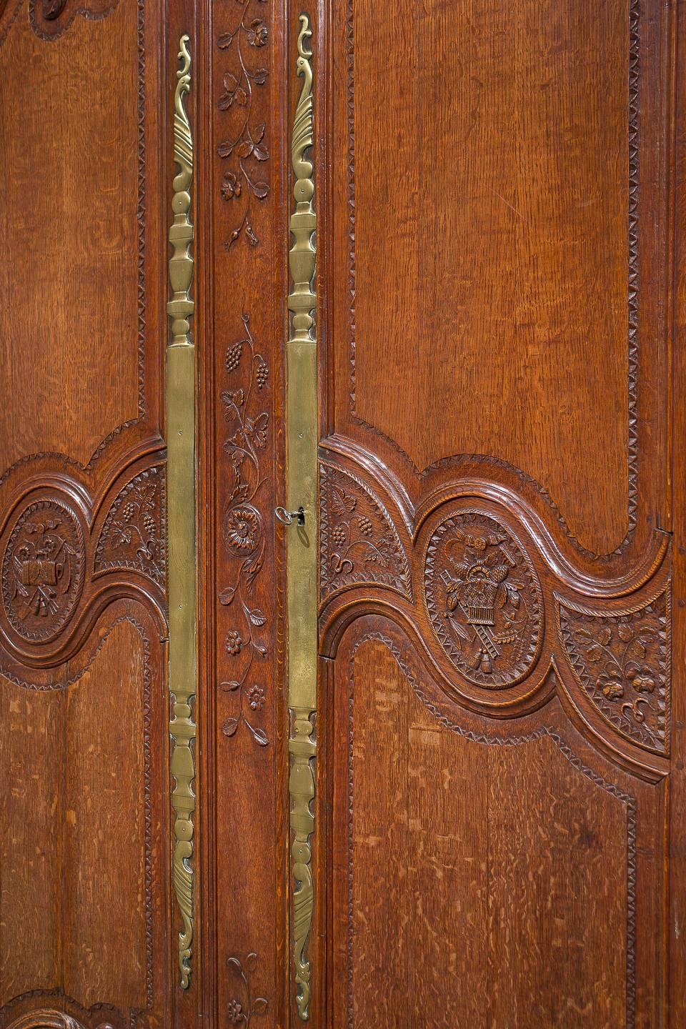 18th Century French Oak Armoire 3