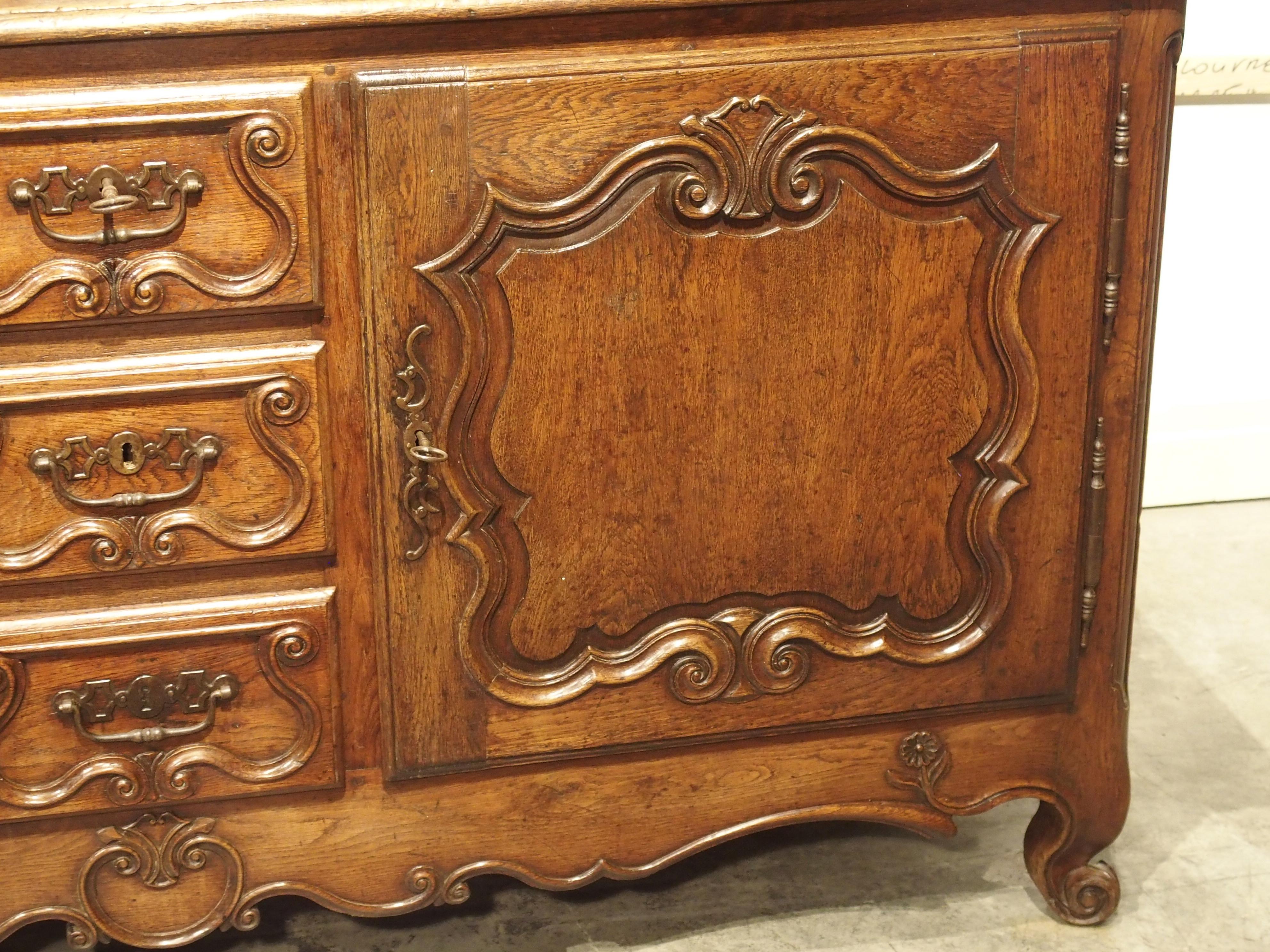 18th Century French Oak Buffet with Center Drawers from Lorraine 3