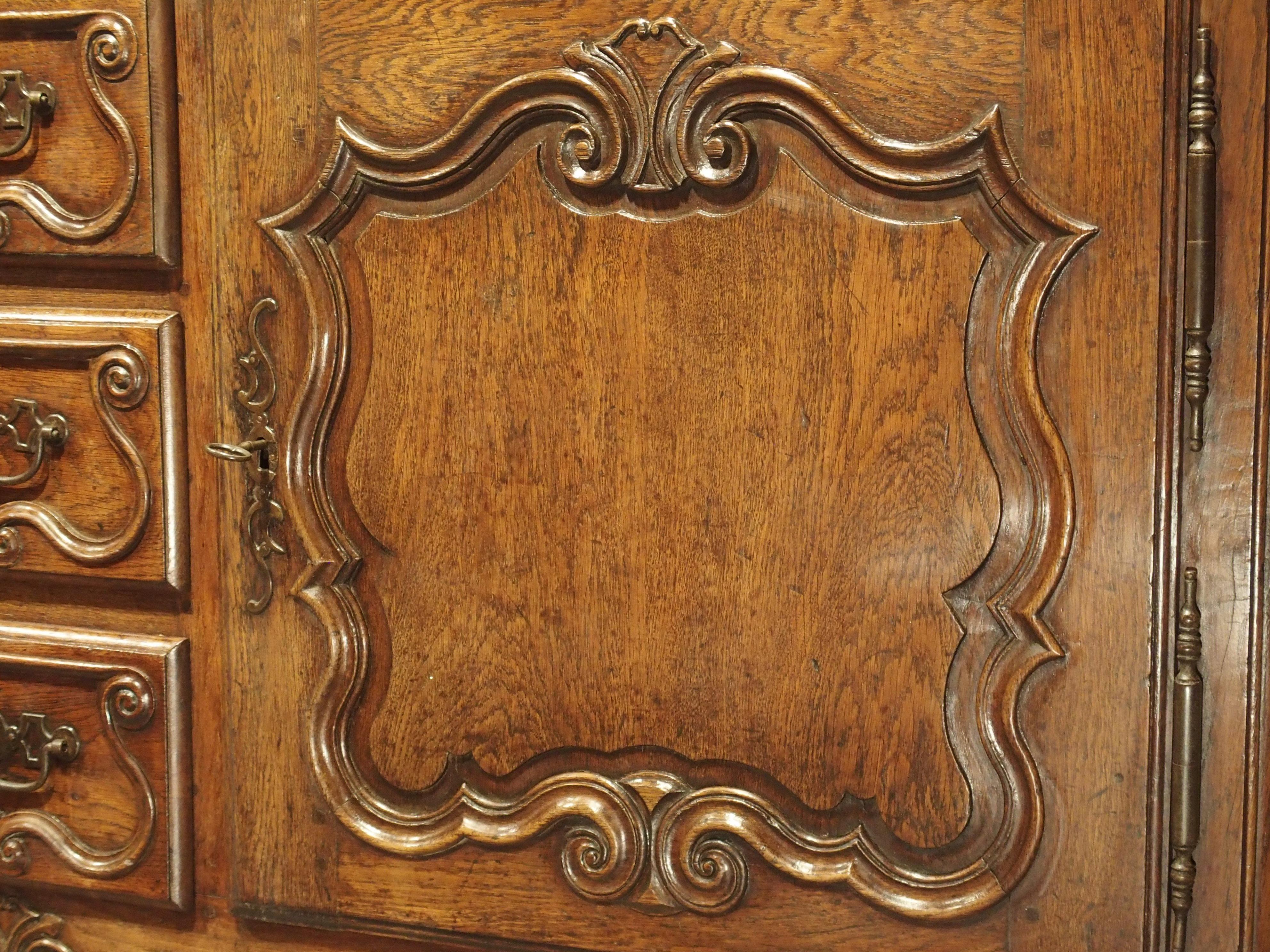 18th Century French Oak Buffet with Center Drawers from Lorraine 7