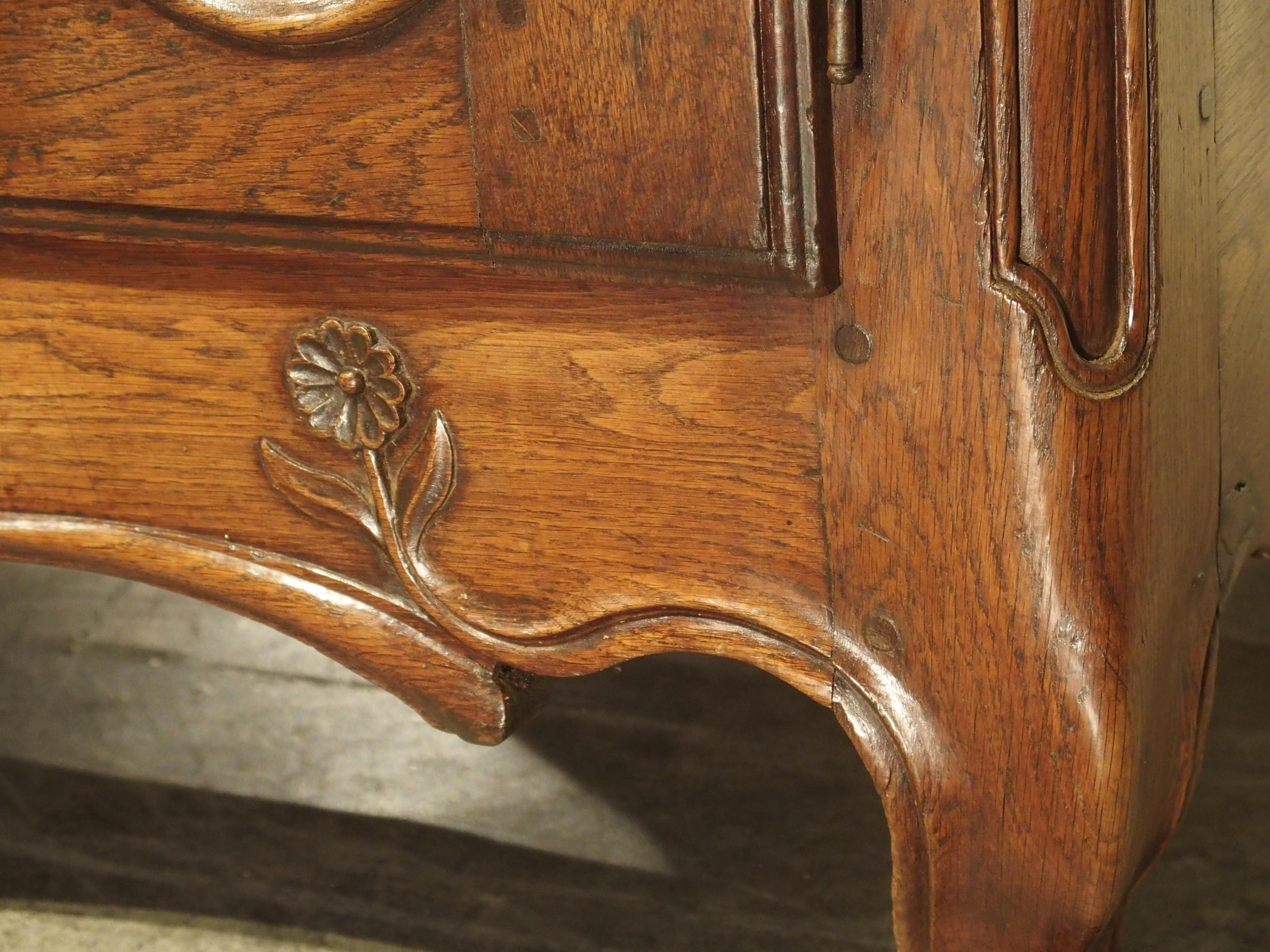 18th Century French Oak Buffet with Center Drawers from Lorraine 9