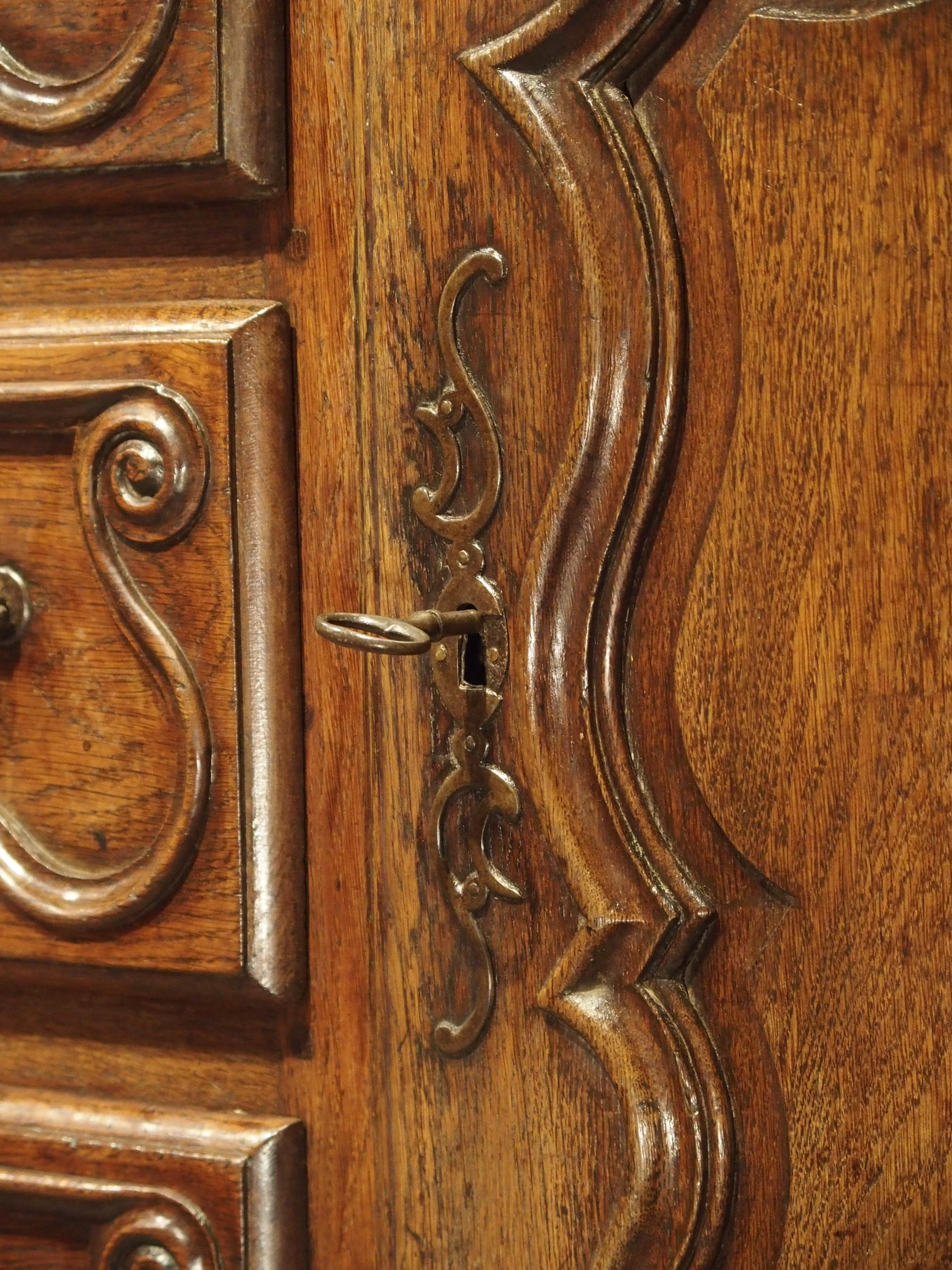 18th Century French Oak Buffet with Center Drawers from Lorraine 11