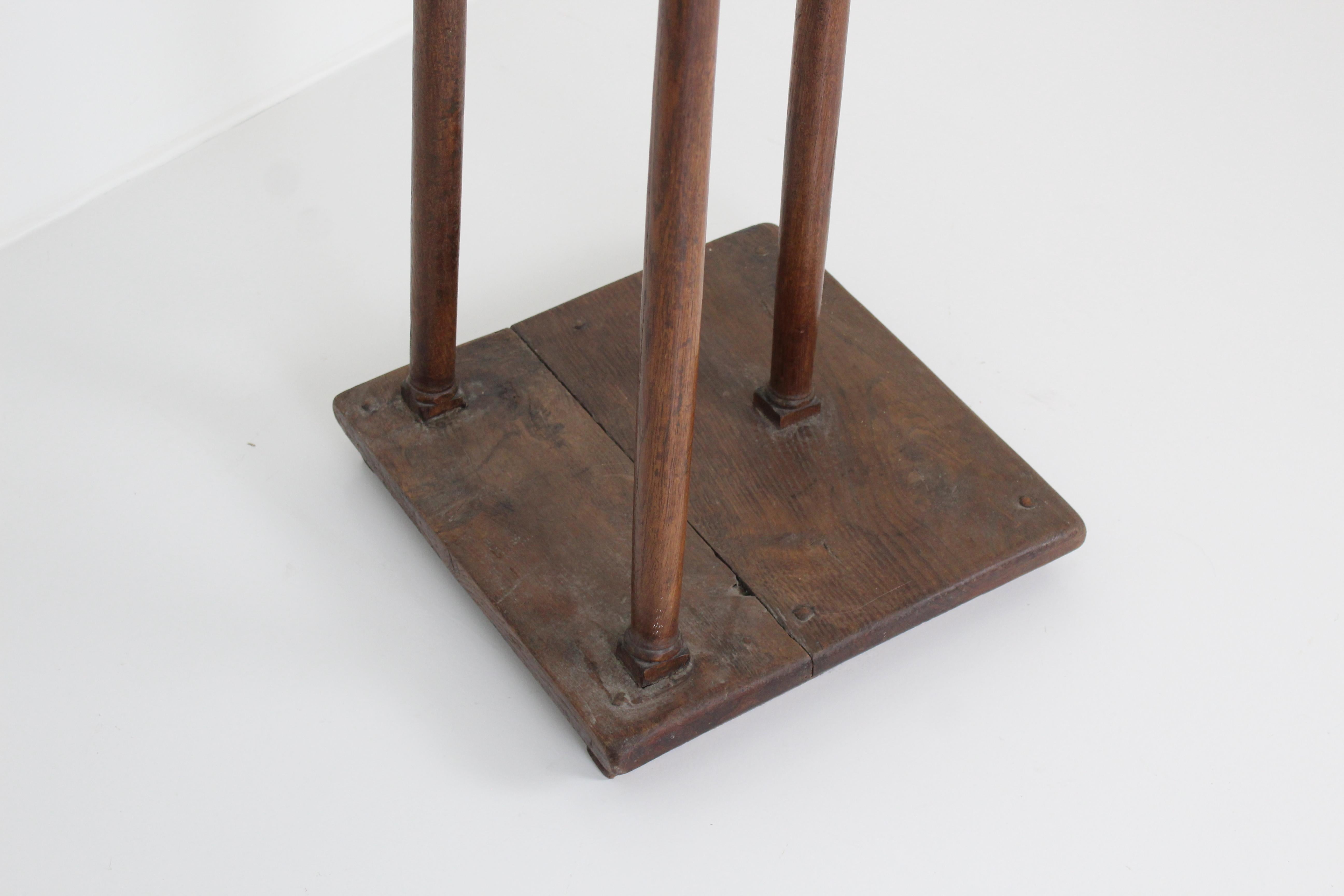 Taburete cantor francés de roble del siglo XVIII en venta 5