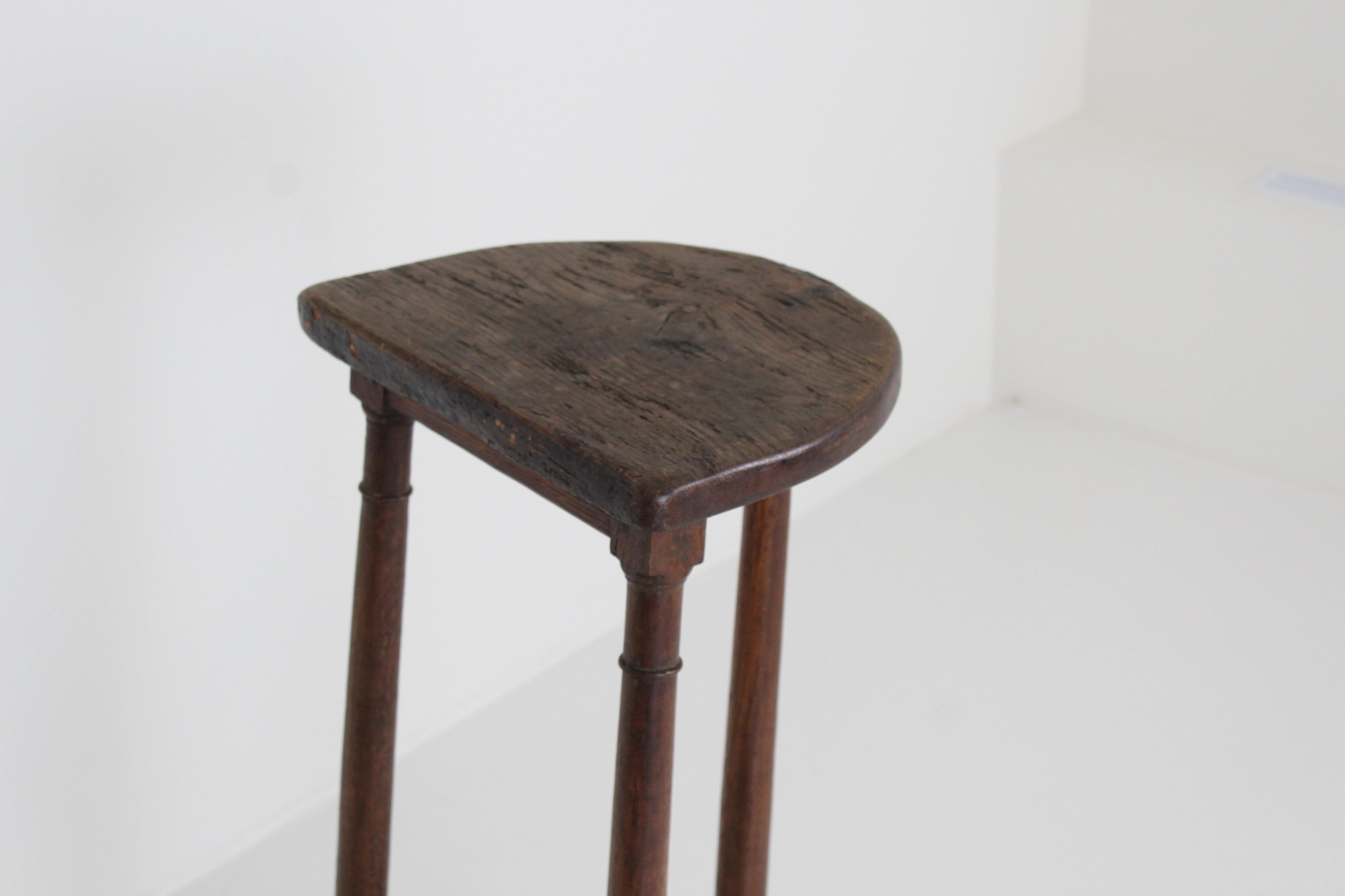 Taburete cantor francés de roble del siglo XVIII en venta 6