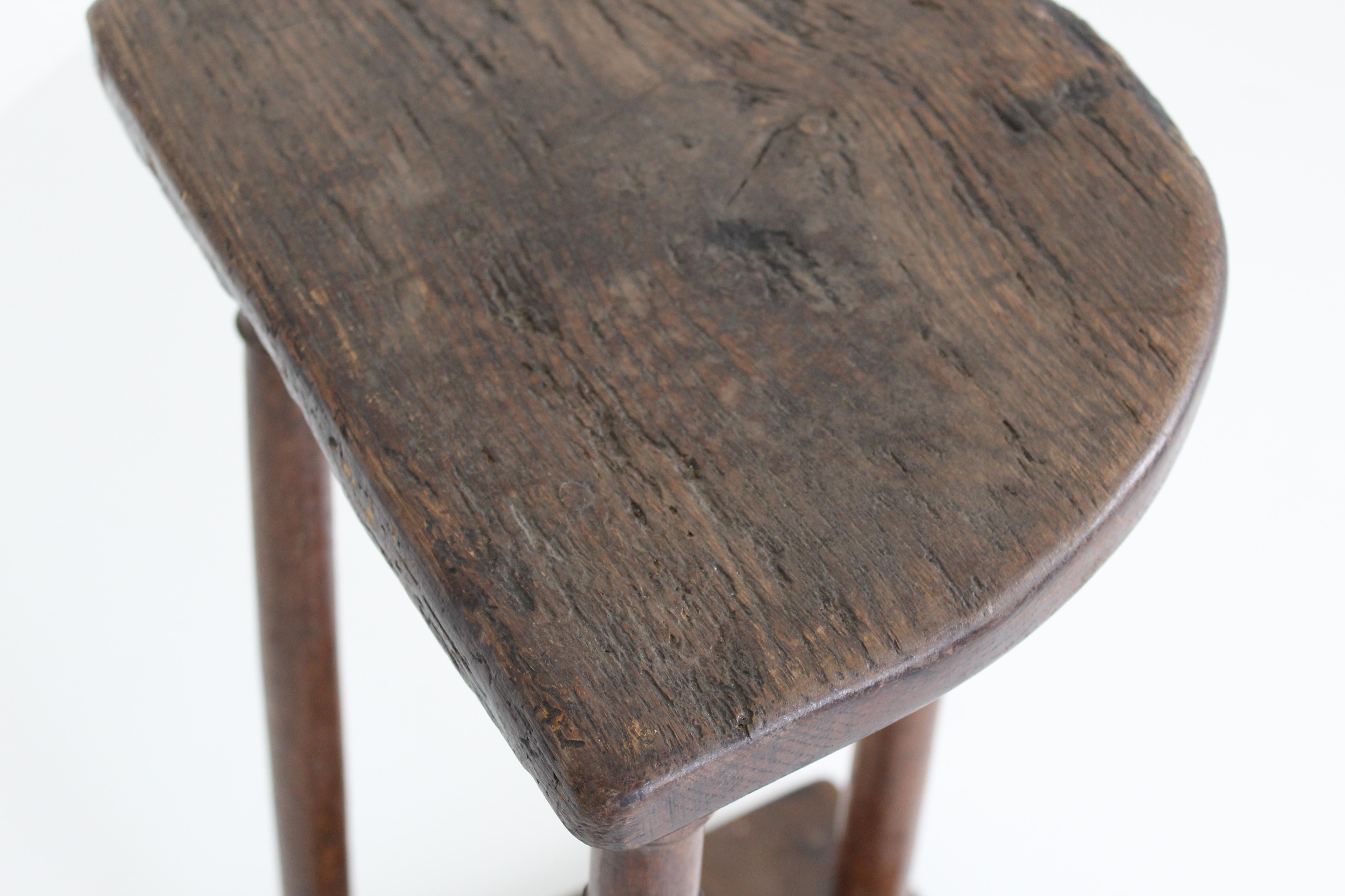 Taburete cantor francés de roble del siglo XVIII en venta 10