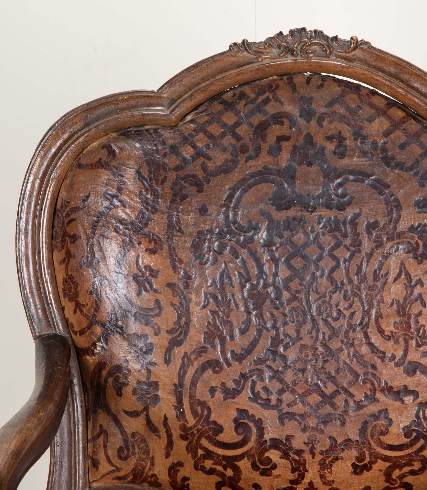 18. Jahrhundert Französisch Eiche & Leder Fauteuil im Angebot 8